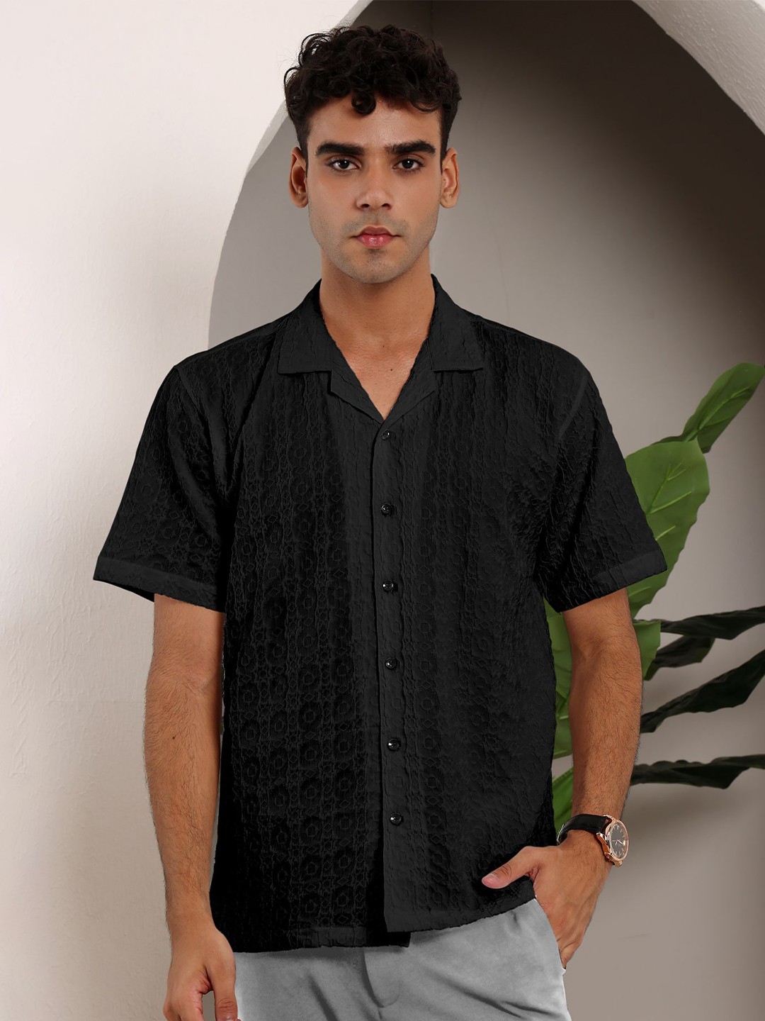 

Wuxi Men Relaxed Cuban Collar Textured Casual Shirt, Black