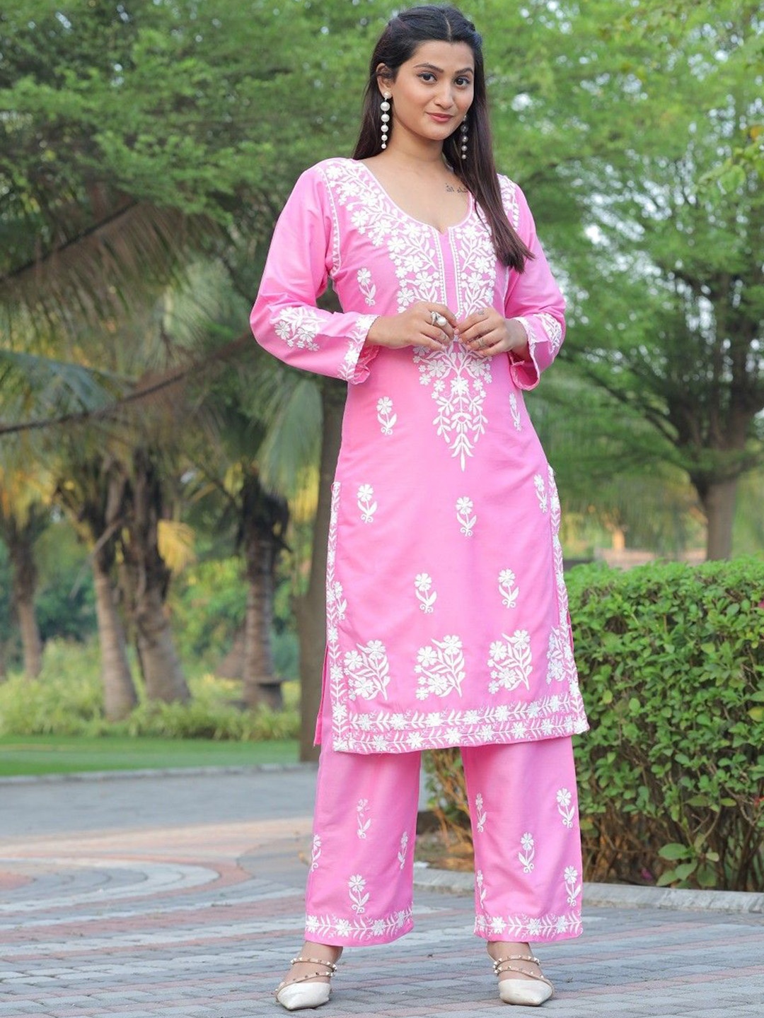 

Aika Floral Embroidered Regular Thread Work Straight Kurta with Palazzos, Pink