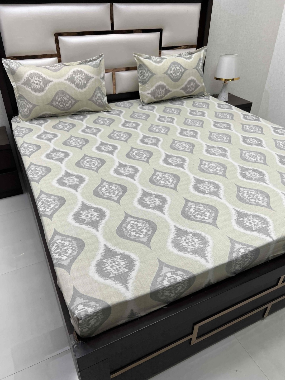 

Pure Decor velar fur sib Green & Grey Pure Cotton 240TC King Bedsheet with 2 Pillow Covers