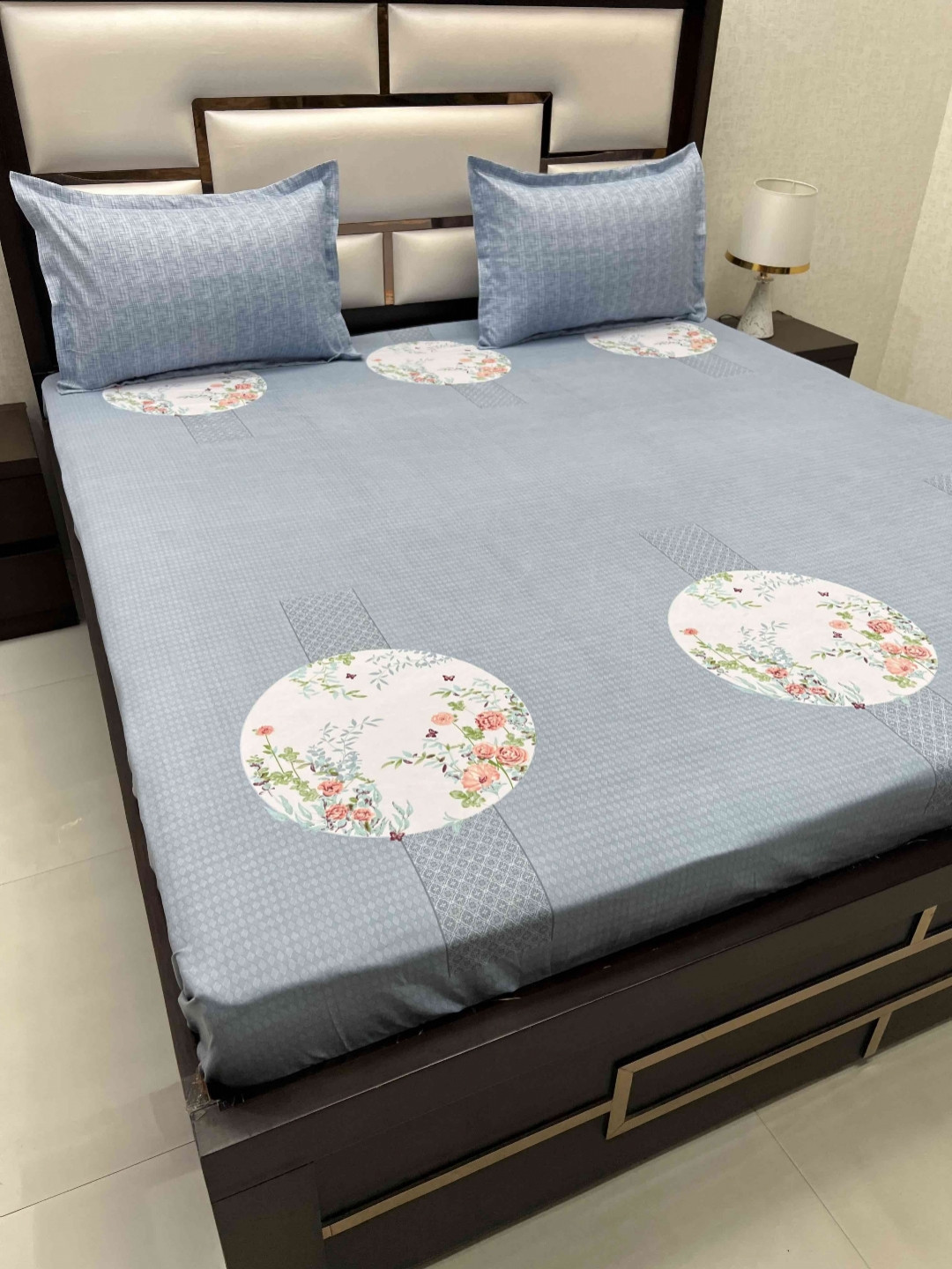 

Pure Decor Leisure Fur Blue Floral Microfiber 350 TC King Bedsheet with 2 Pillow Covers