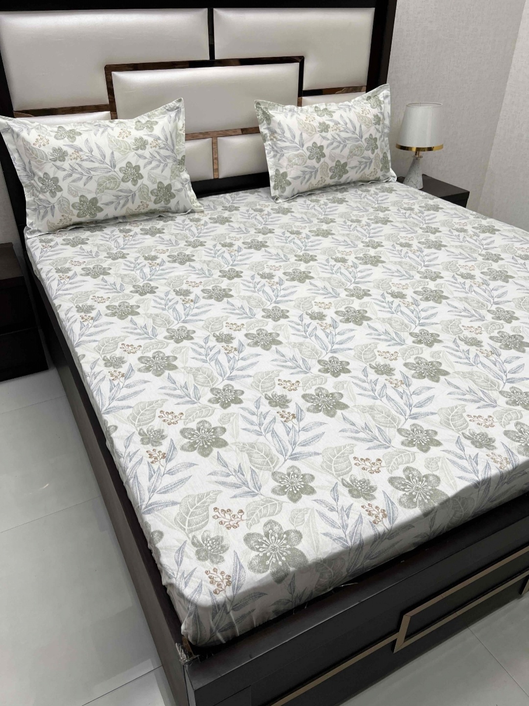 

Pure Decor Royal Velar White Floral Pure Cotton 350 TC King Bedsheet & 2 Pillow Covers