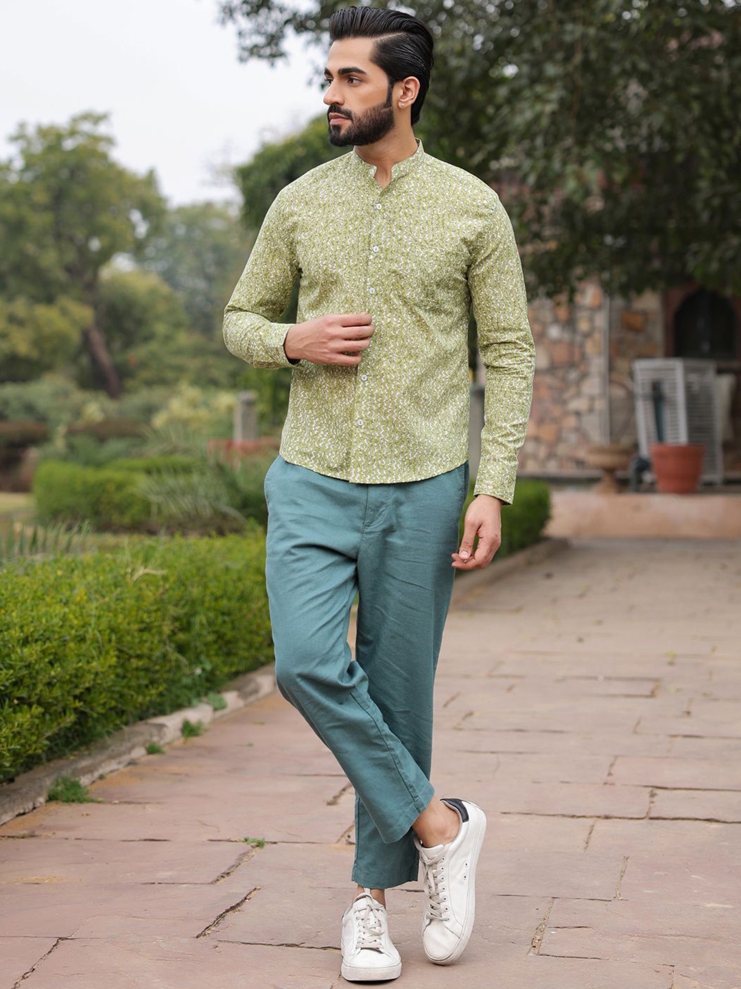 

SAY Men Straight Mandarin Collar Vertical Striped Cotton Casual Shirt, Green