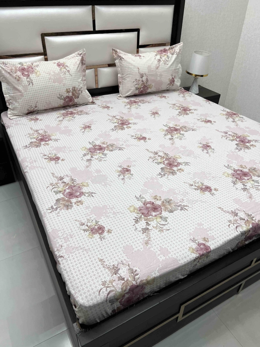 

Pure Decor Velar Fur Sib Maroon Floral 230 TC King Pure Cotton Bedsheet & 2 Pillow Covers