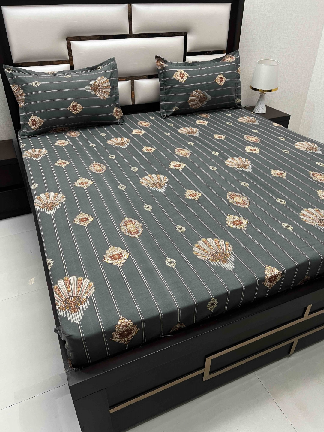 

Pure Decor Amulya Grey & Red Ethnic Motifs Printed 200 TC Queen Bedsheet & 2 Pillow Covers
