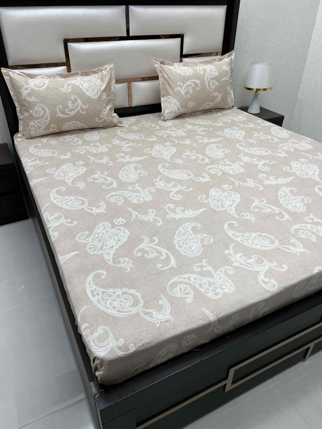 

Pure Decor sapphire Brown & White Pure Cotton 230TC King Bedsheet with 2 Pillow Covers