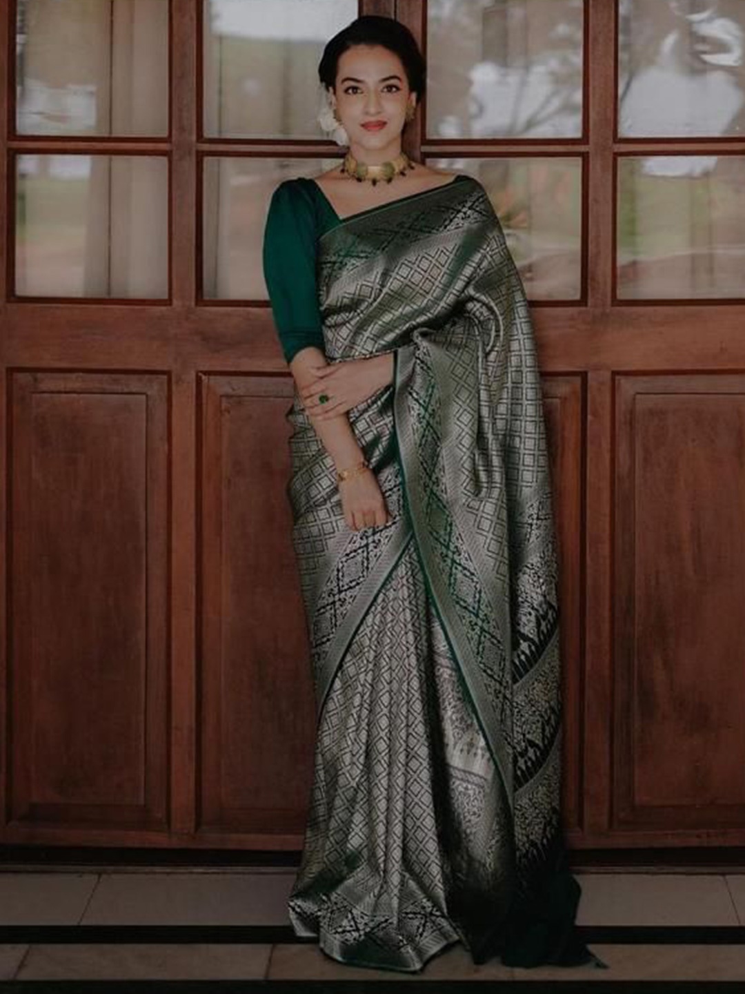 

Kriyansh Woven Design Zari Kanjeevaram Saree With Handloom Weaving, Green