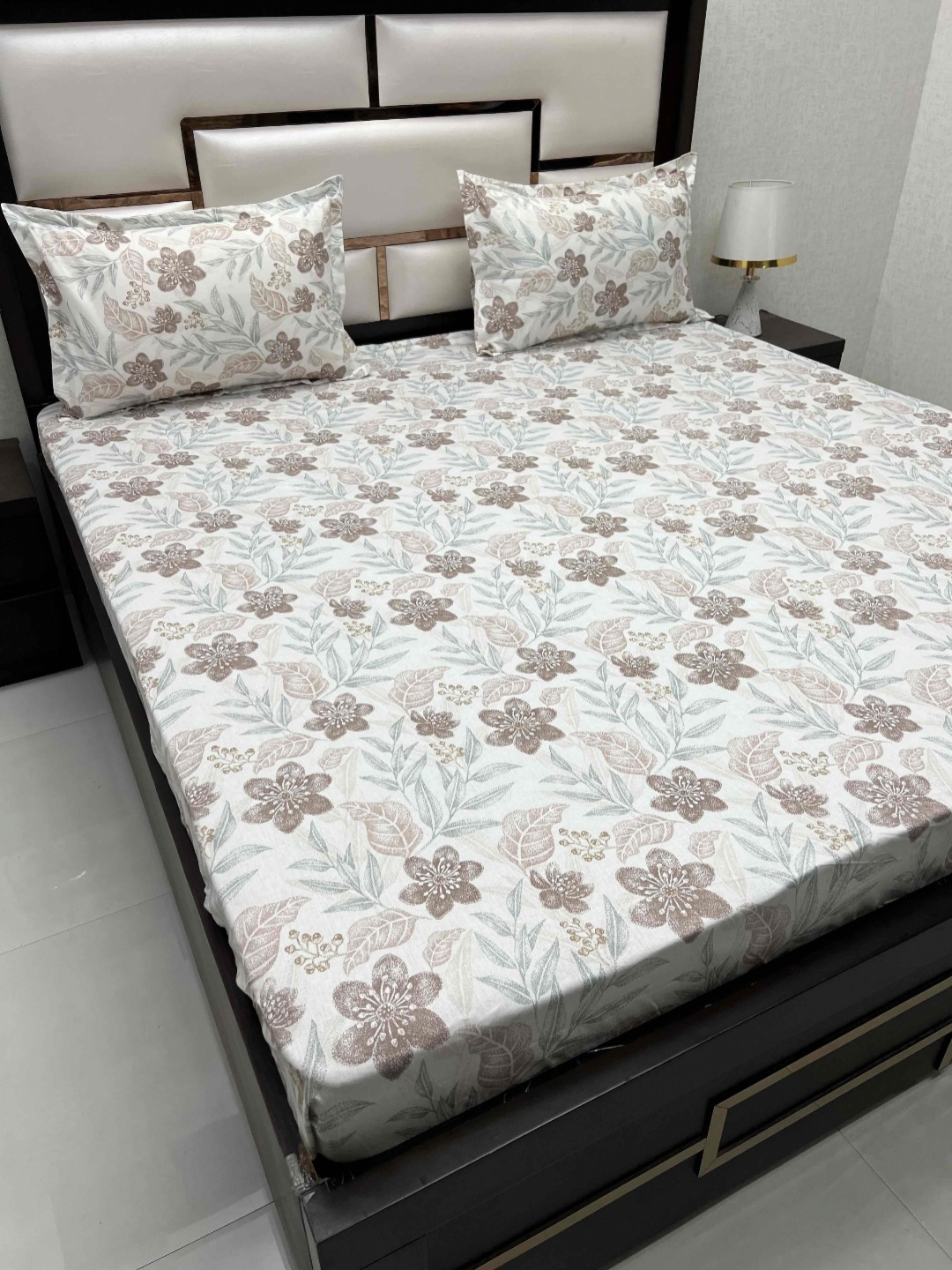 

Pure Decor Whit Floral Printed 350 TC Pure Cotton Super King Bedsheet & 2 Pillow Covers, White