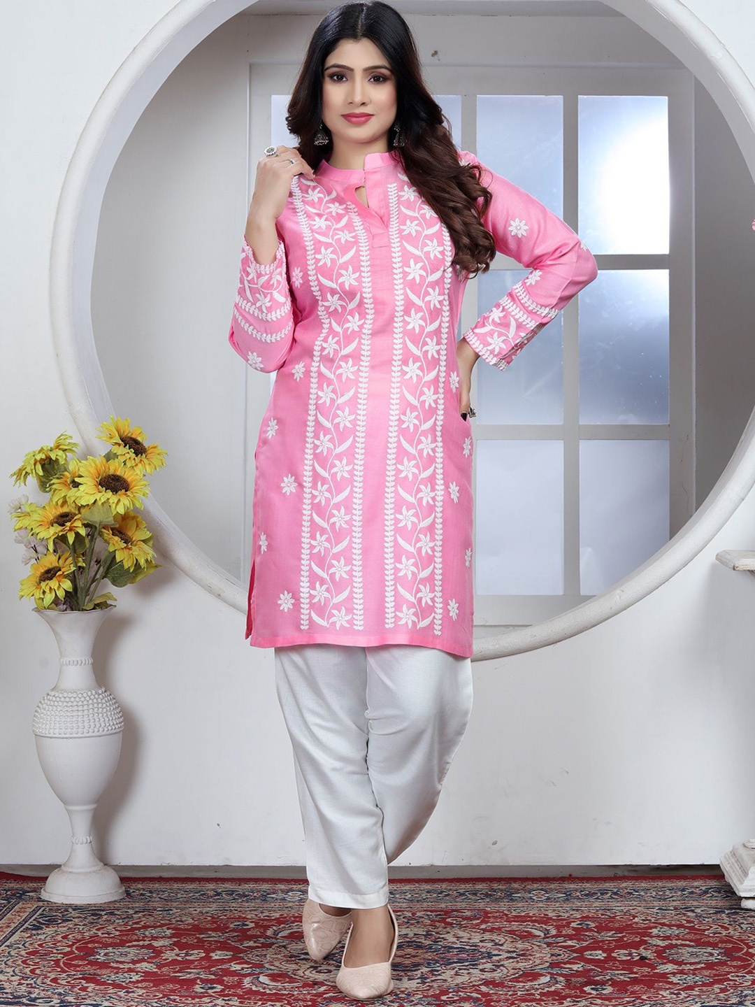 

APNISHA Floral Embroidered Mandarin Collar Straight Kurta, Pink
