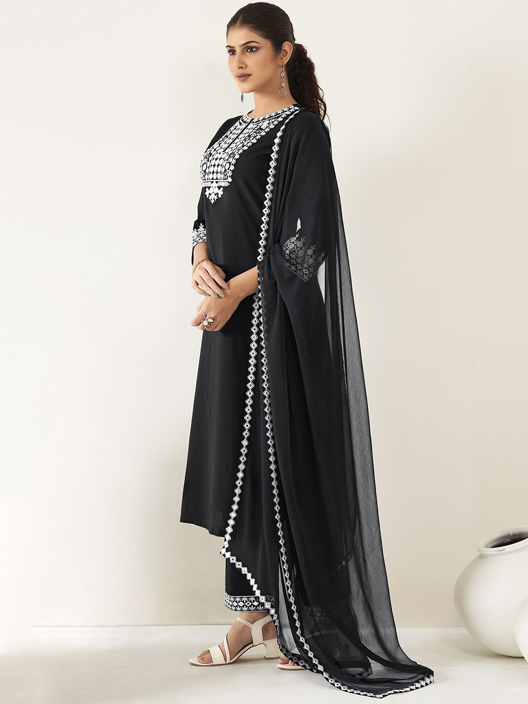 

Anouk Regular Thread Work Chanderi Silk Straight Kurta with Trousers & Dupatta, Black