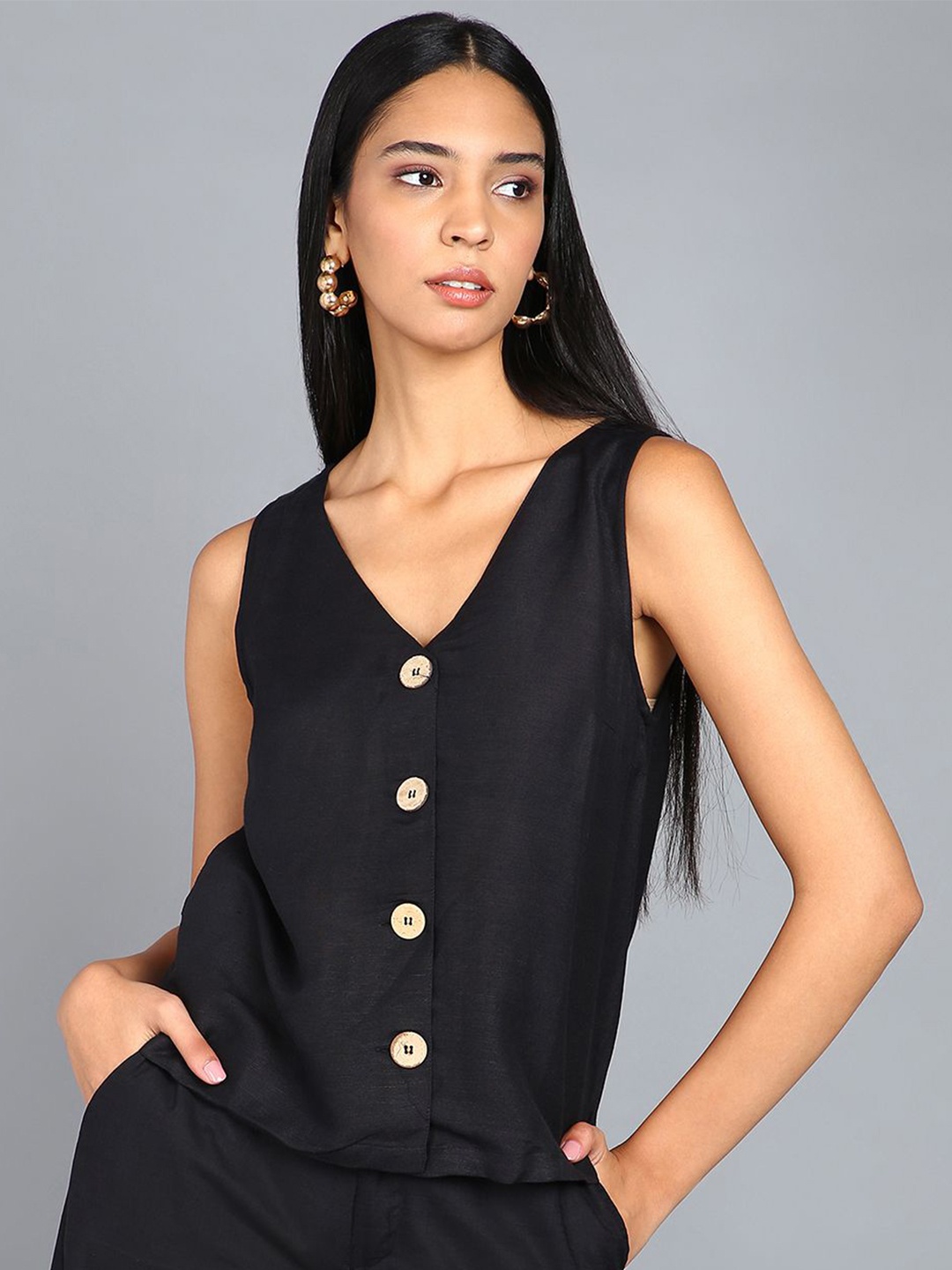 

SAFFE Women Solid V-Neck Top, Black