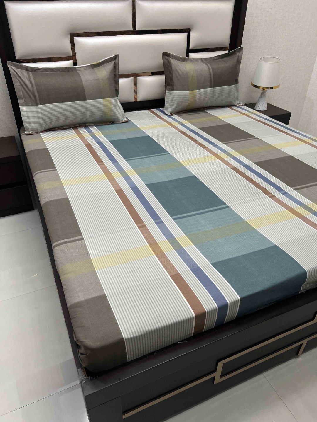 

Pure Decor Amulya Beige Checked Microfiber 210 TC Queen Bedsheet & 2 Pillow Covers