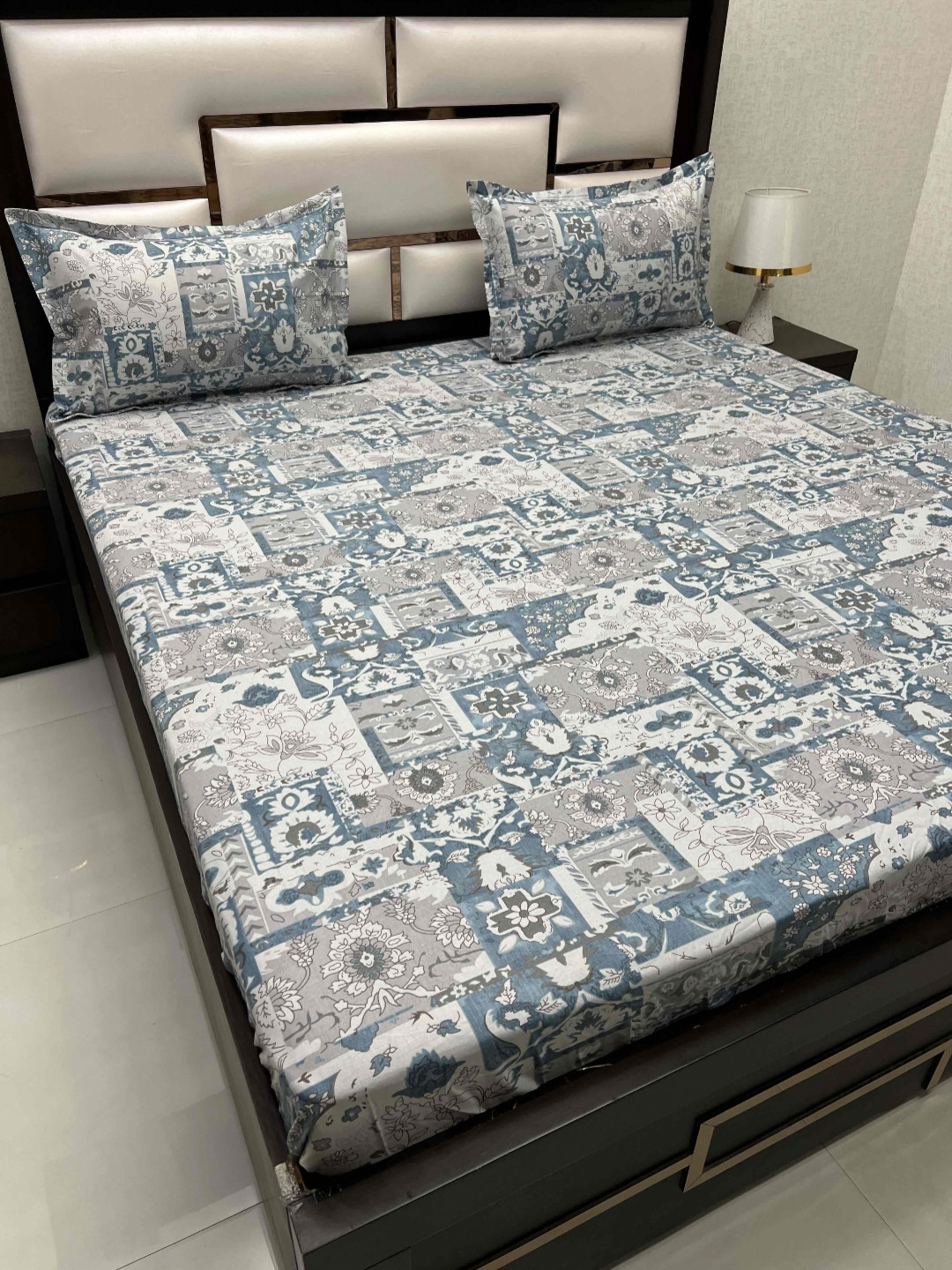 

Pure Decor sapphire Blue & Beige Pure Cotton 250 TC King Bedsheet with 2 Pillow Covers
