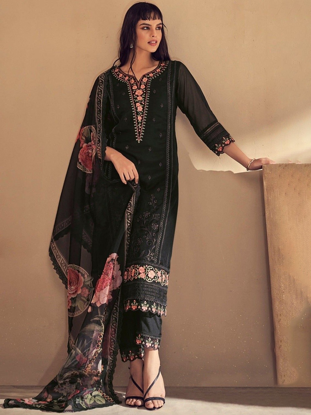 

AUTUMN LANE Ethnic Motifs Embroidered Straight Kurta With Trousers & Dupatta, Green