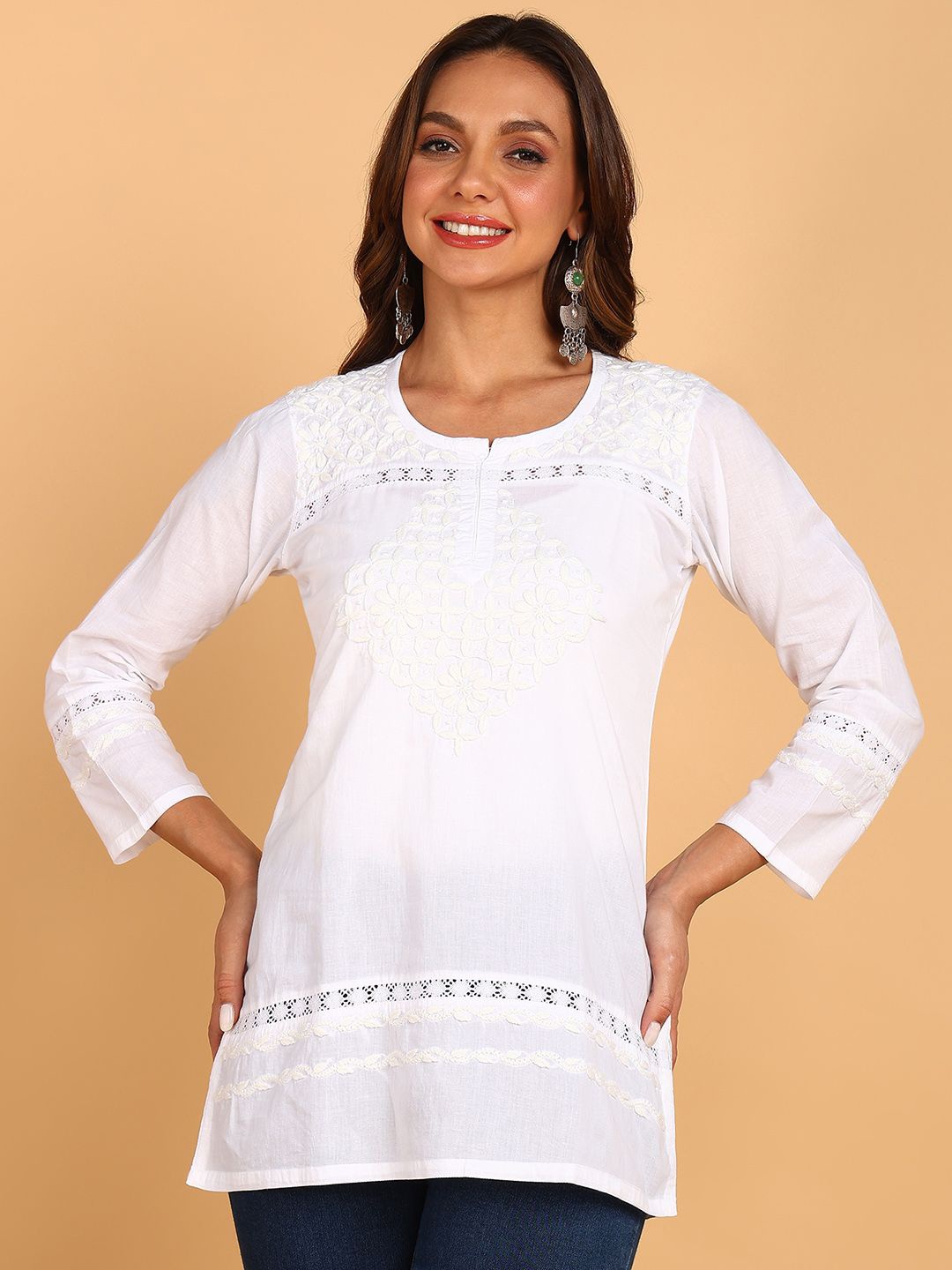 

VAHSON Ethnic Motifs Embroidered Chikankari Pure Cotton Kurti, White