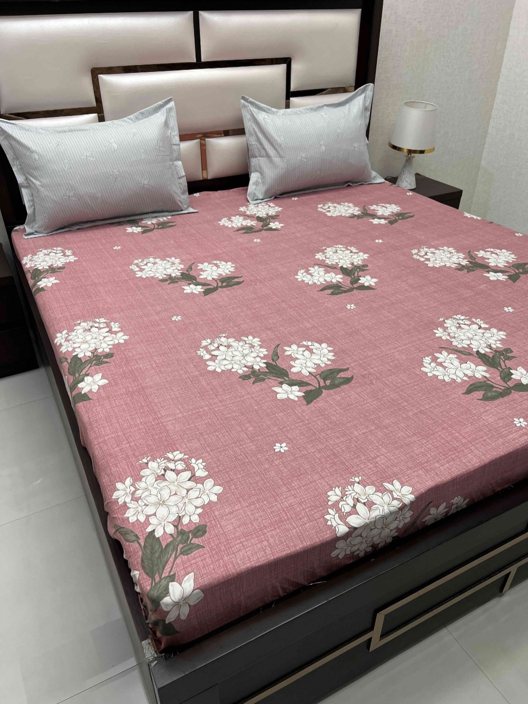 

Pure Decor Leisure Fur Pink & White Printed 240 TC Microfiber Super King Bedsheet Set