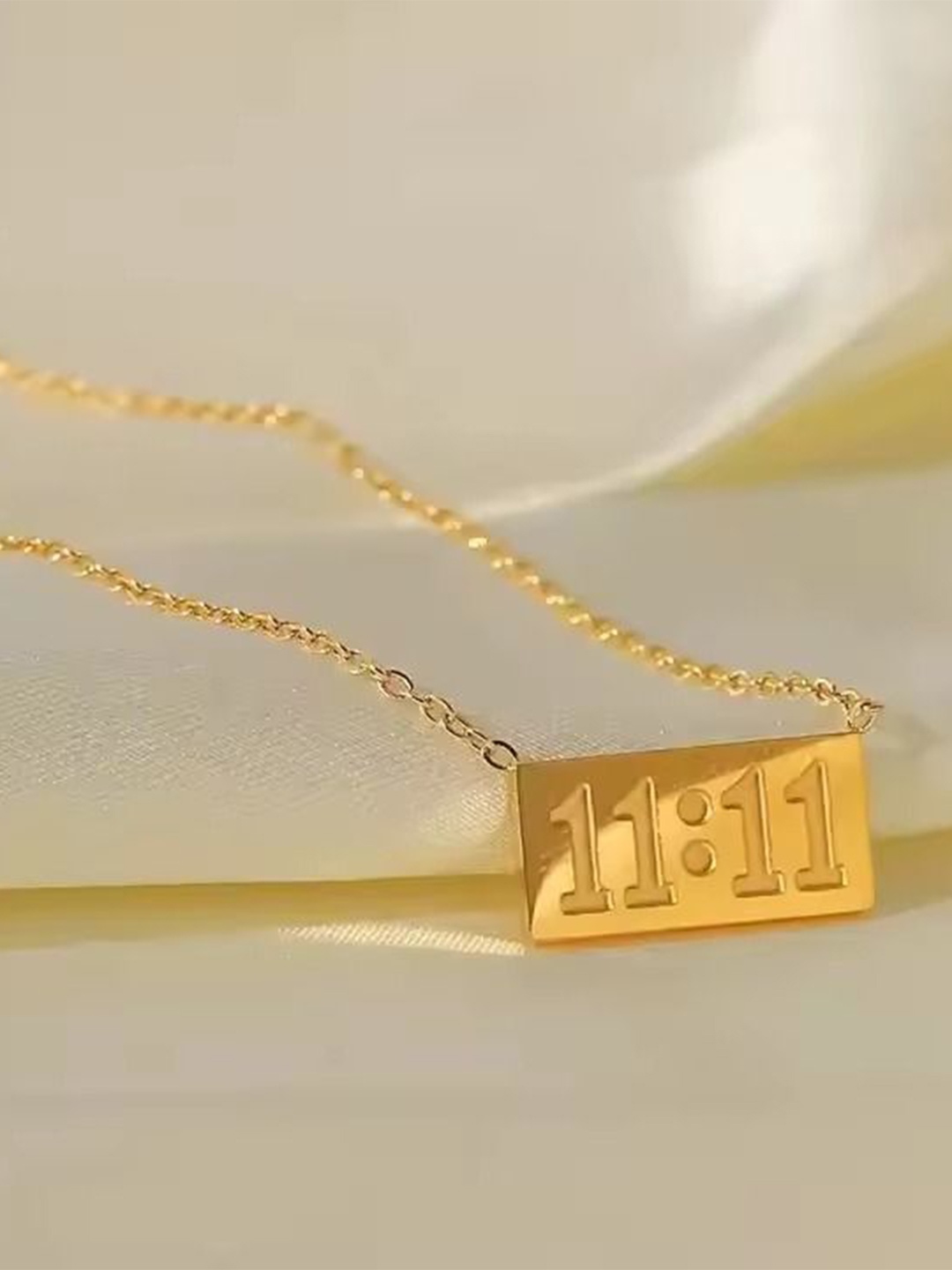 

MEENAZ Gold-Plated Stainless Steel Anti Tarnish Pendant Chain