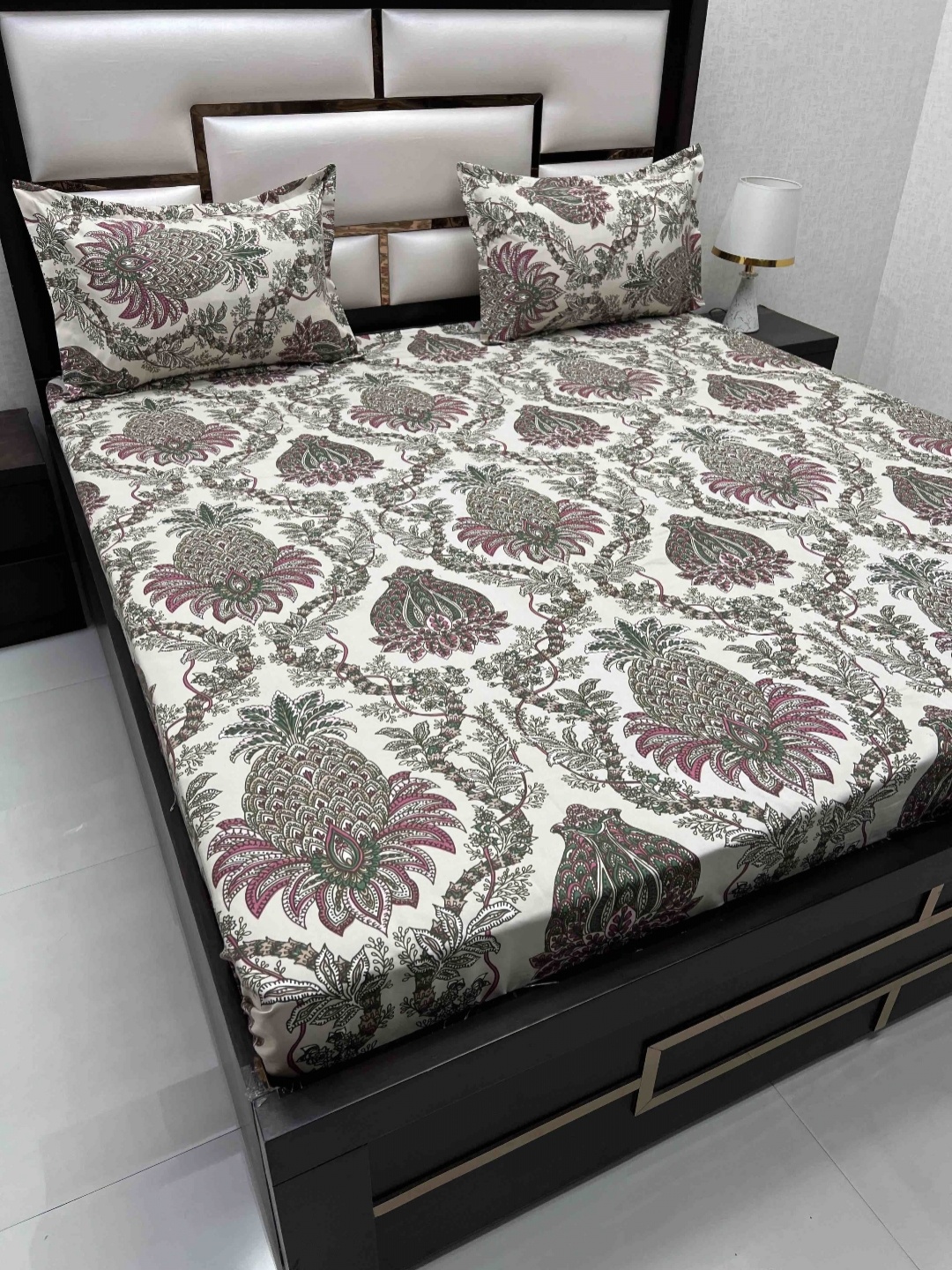 

Pure Decor amulya White & Brown Microfiber 220 TC Queen Bedsheet with 2 Pillow Covers