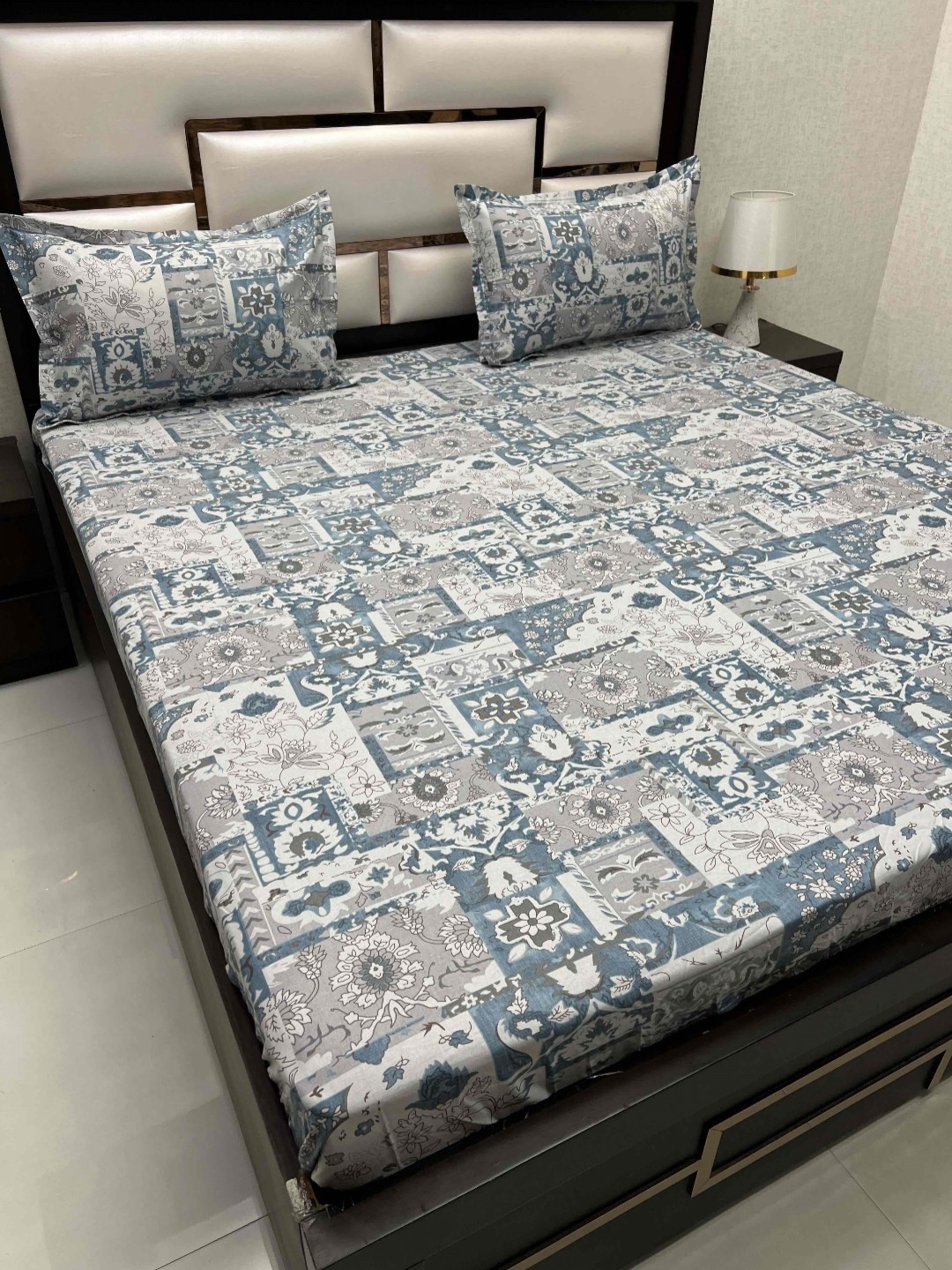 

Pure Decor Blue Floral Printed 300 TC Pure Cotton Super King Bedsheet & 2 Pillow Covers