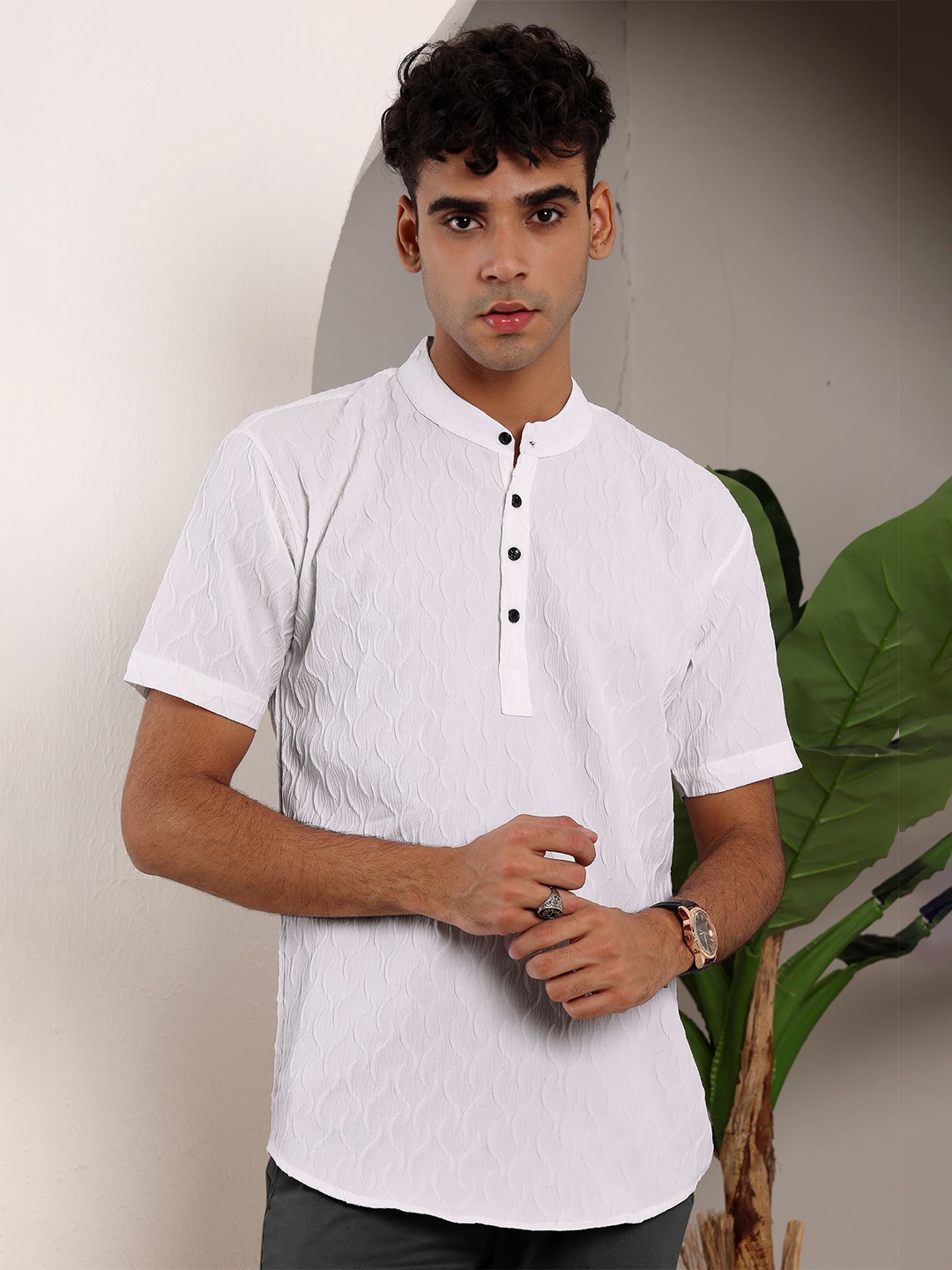 

Wuxi Men Relaxed Mandarin Collar Textured Casual Shirt, White