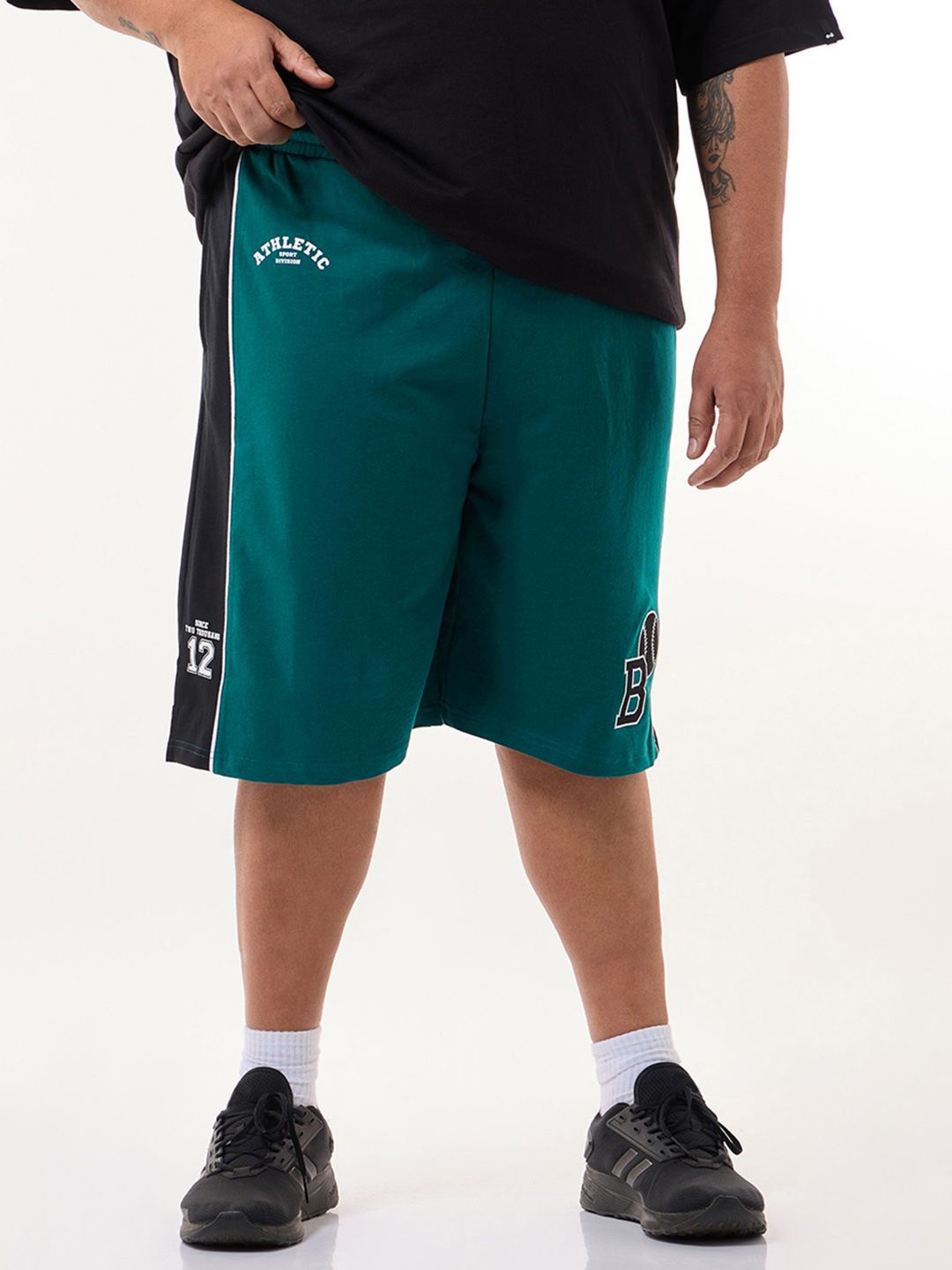 

Bewakoof Plus Size Oversized Colorblocked Plus Size Shorts, Green