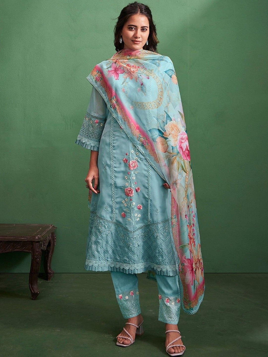 

AUTUMN LANE Ethnic Motifs Embroidered Straight Kurta With Trousers & Dupatta, Blue