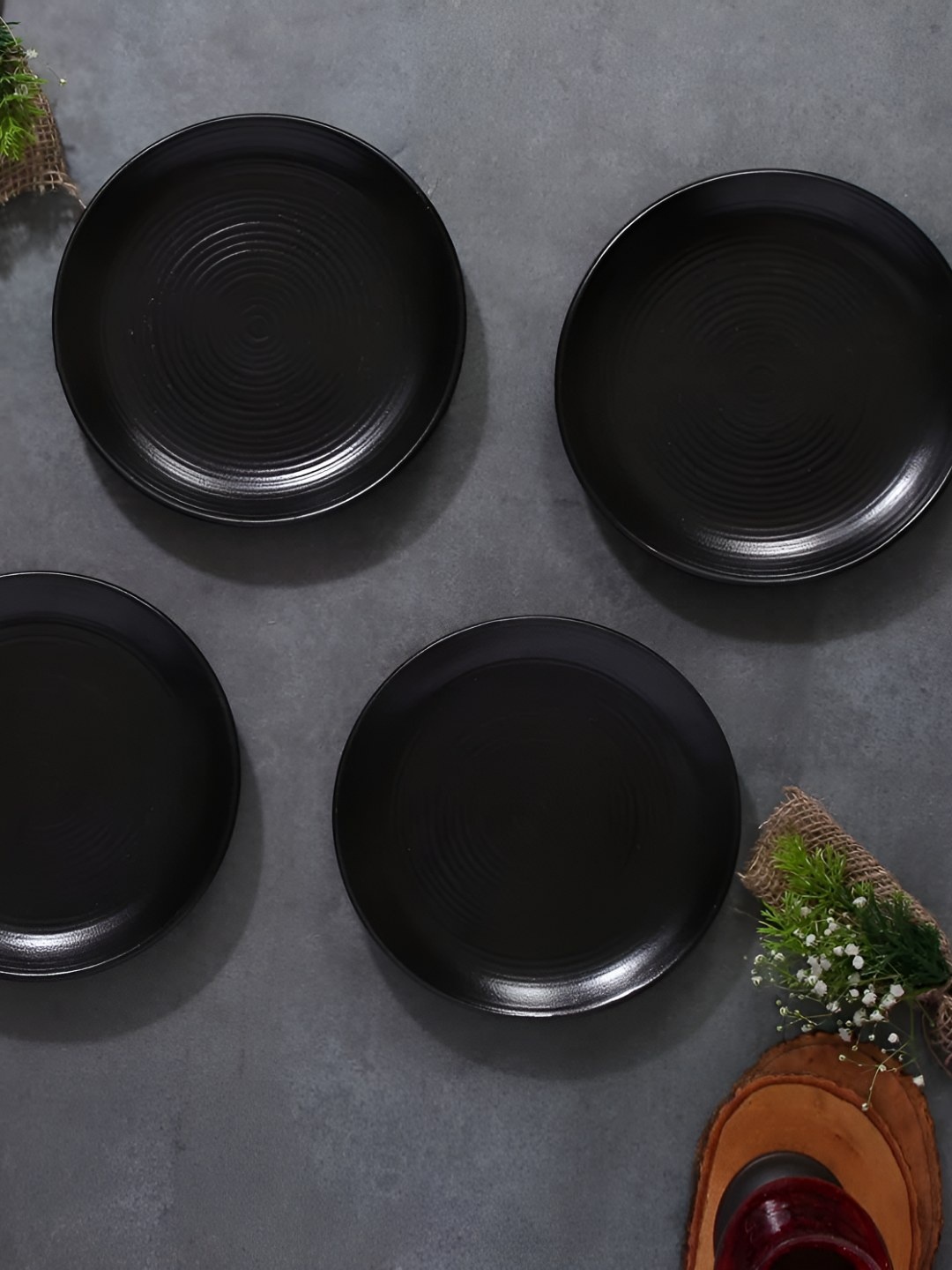 

AMALAFIEE CERAMICS Black 4 Pieces Textured Ceramic Matte Microwave Safe Plates