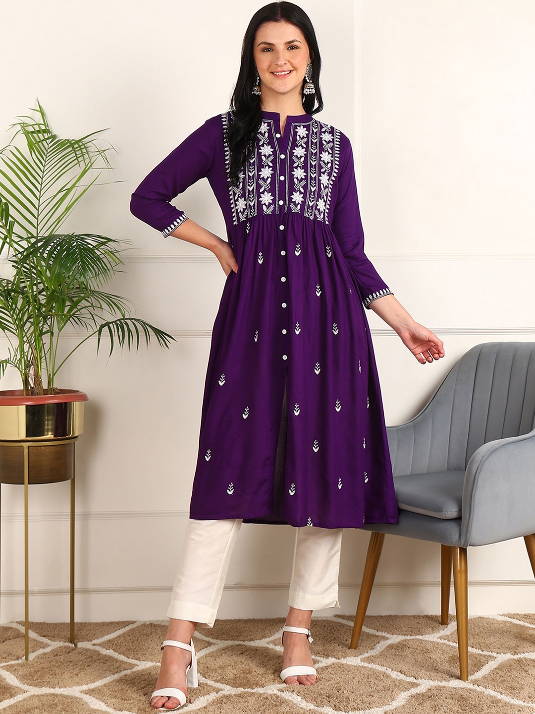 

Kapad Dwar Floral Embroidered Mandarin Collar Pleated A-Line Kurta, Violet