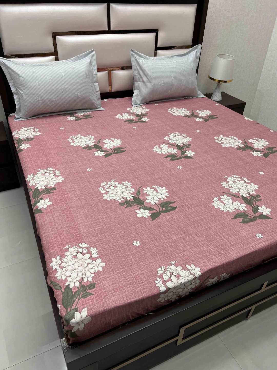 

Pure Decor Manor Pink Floral Printed Microfiber 220 TC King Bedsheet & 2 Pillow Covers