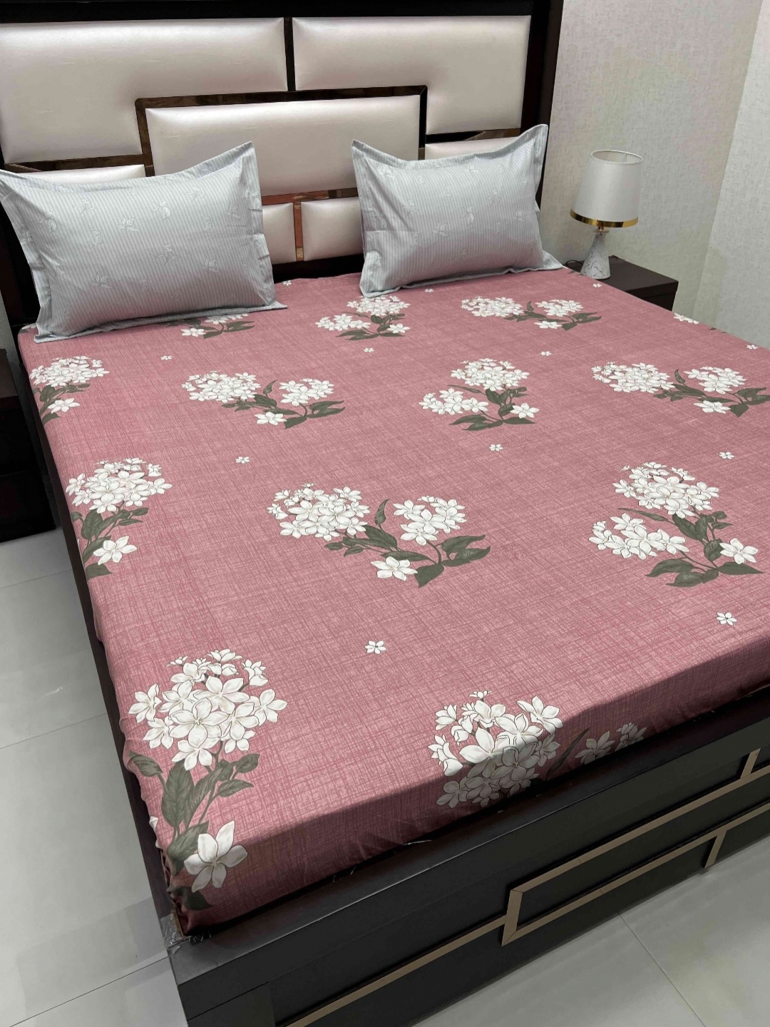 

Pure Decor Pink & White Floral Pure Cotton 210 TC King Bedsheet with 2 Pillow Covers
