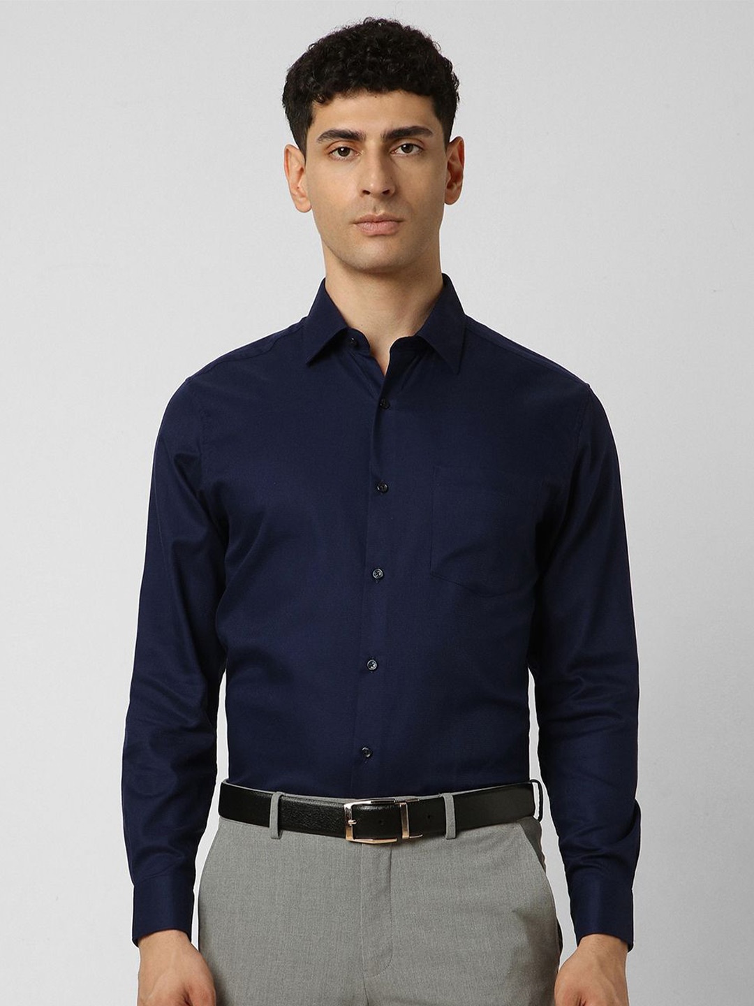 

Van Heusen Men Spread Collar Solid Cotton Formal Shirt, Navy blue