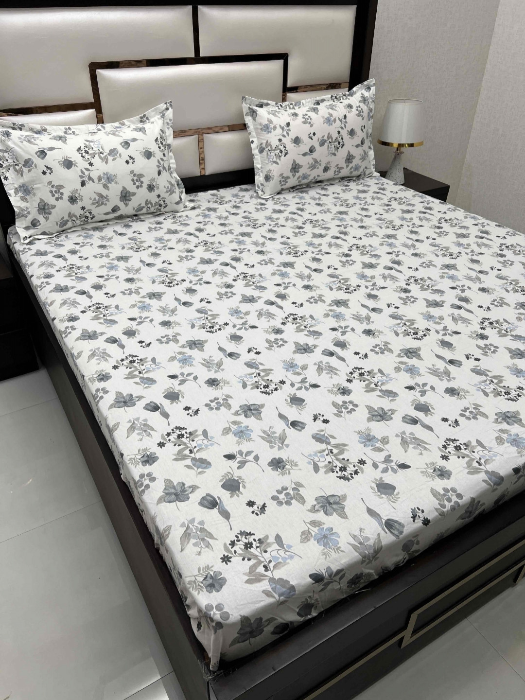

Pure Decor Sapphire White Floral Printed Pure Cotton 220TC King Bedsheet & 2 Pillow Covers