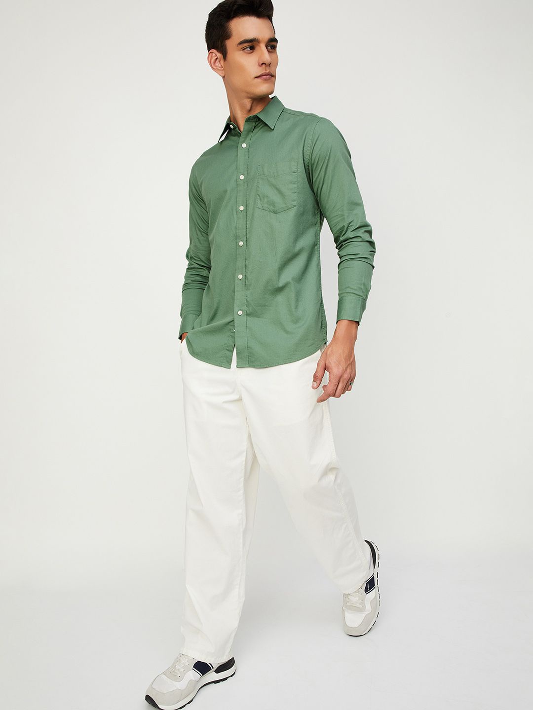 

max Men Spread Collar Solid Cotton Casual Shirt, Green