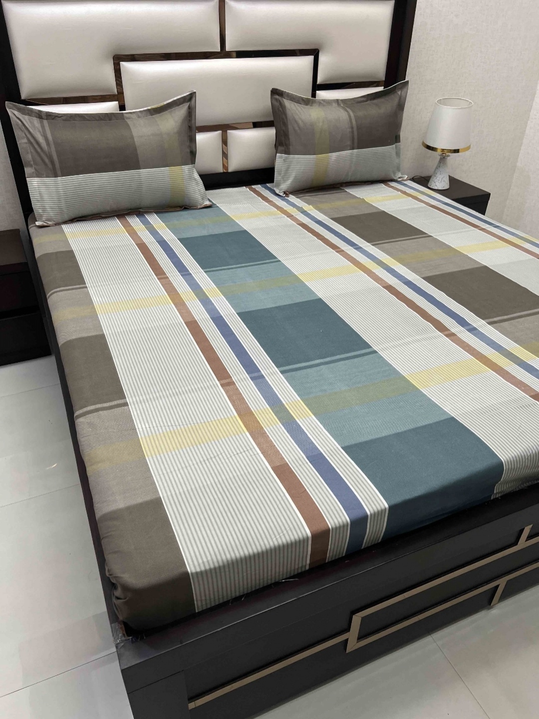 

Pure Decor Amulya Grey Printed 200 TC Microfiber Queen Bedsheet with 2 Pillow Covers
