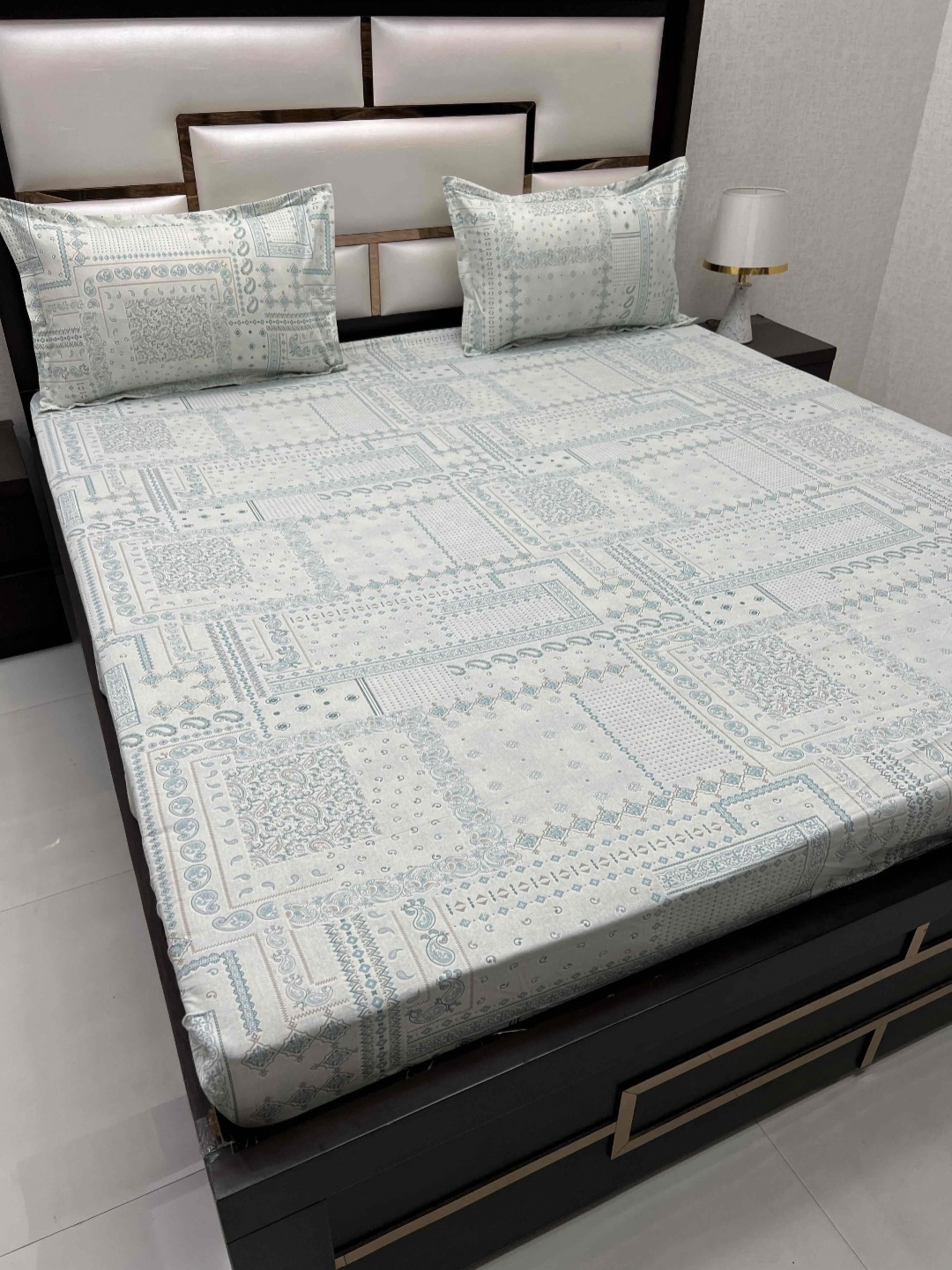 

Pure Decor ruby Blue & Grey Pure Cotton 240TC King Bedsheet with 2 Pillow Covers