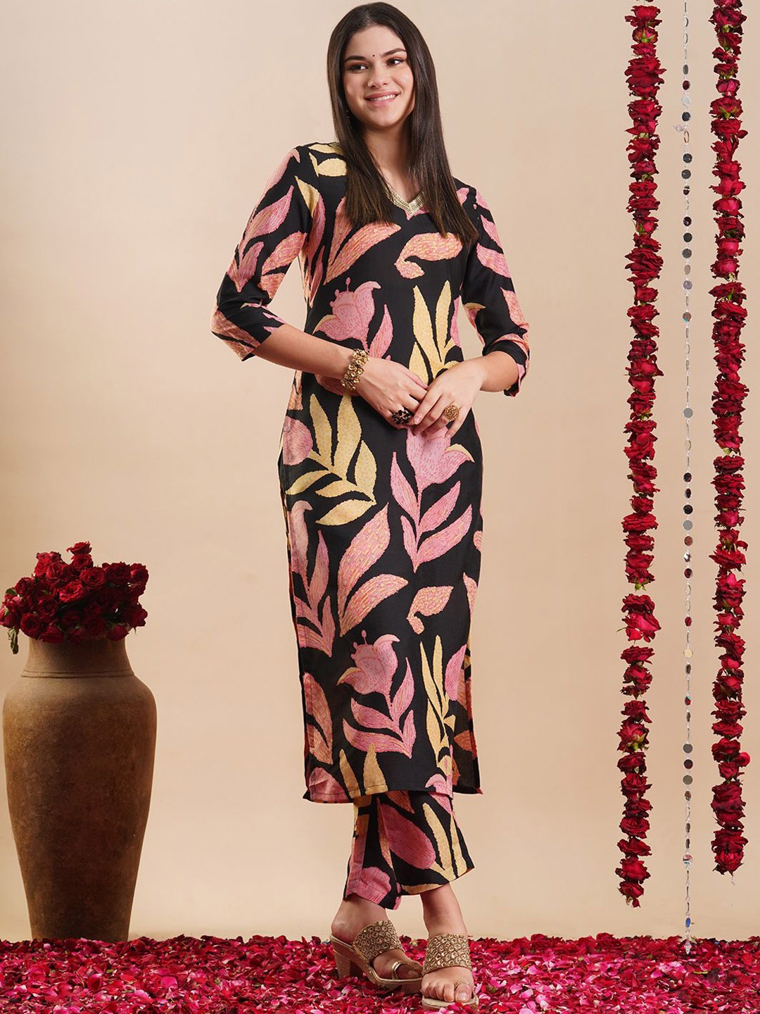 

KALINI Floral Printed Straight Kurta with Trousers, Black
