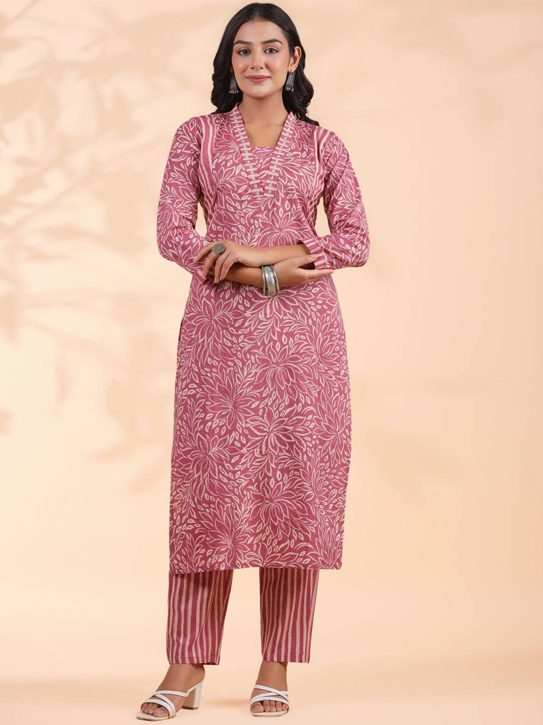 

Vbuyz Floral Printed Regular Pure Cotton Kurta With Trousers, Pink