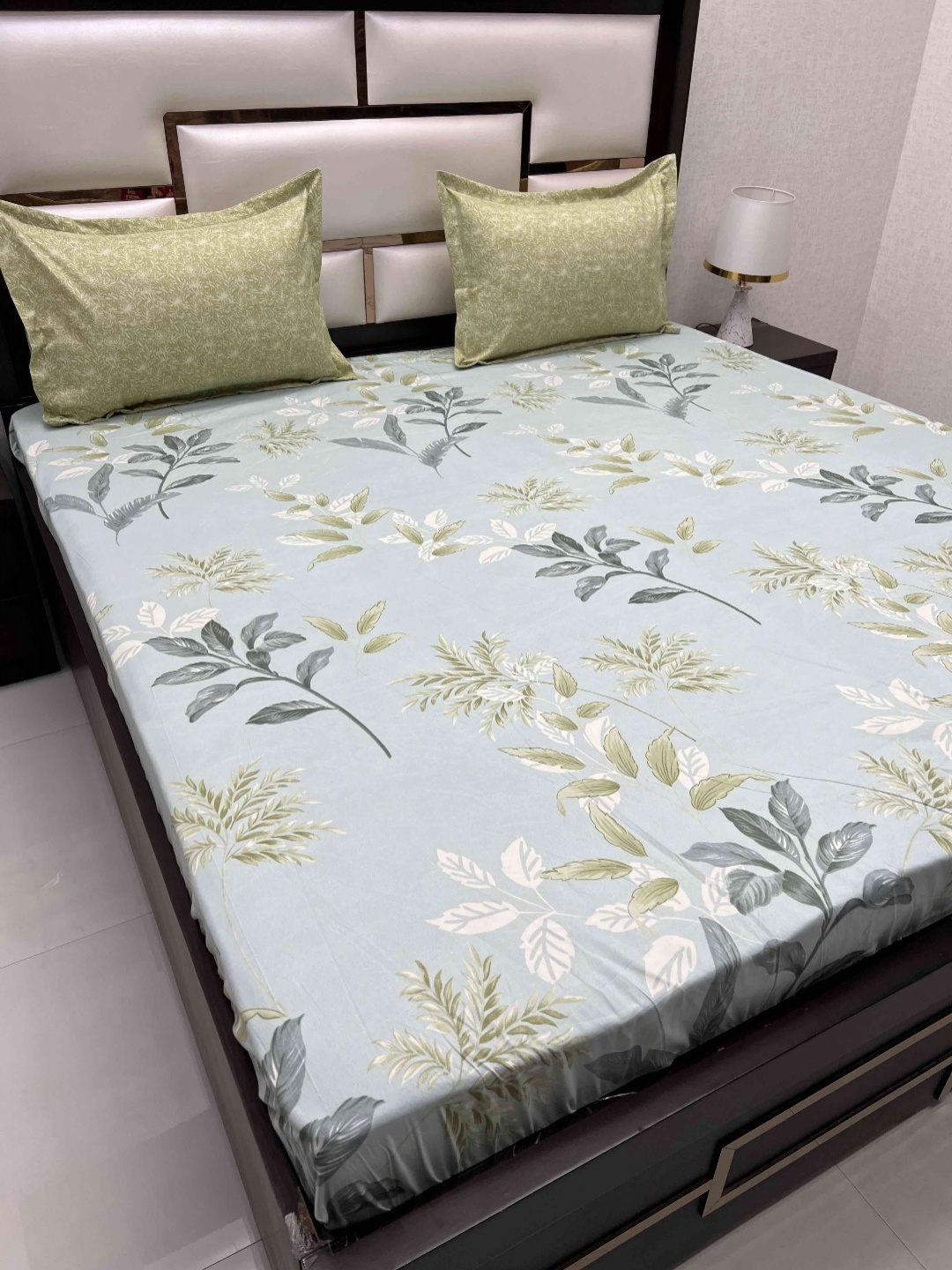 

Pure Decor Manor Green Floral Printed Microfiber 230 TC King Bedsheet & 2 Pillow Covers