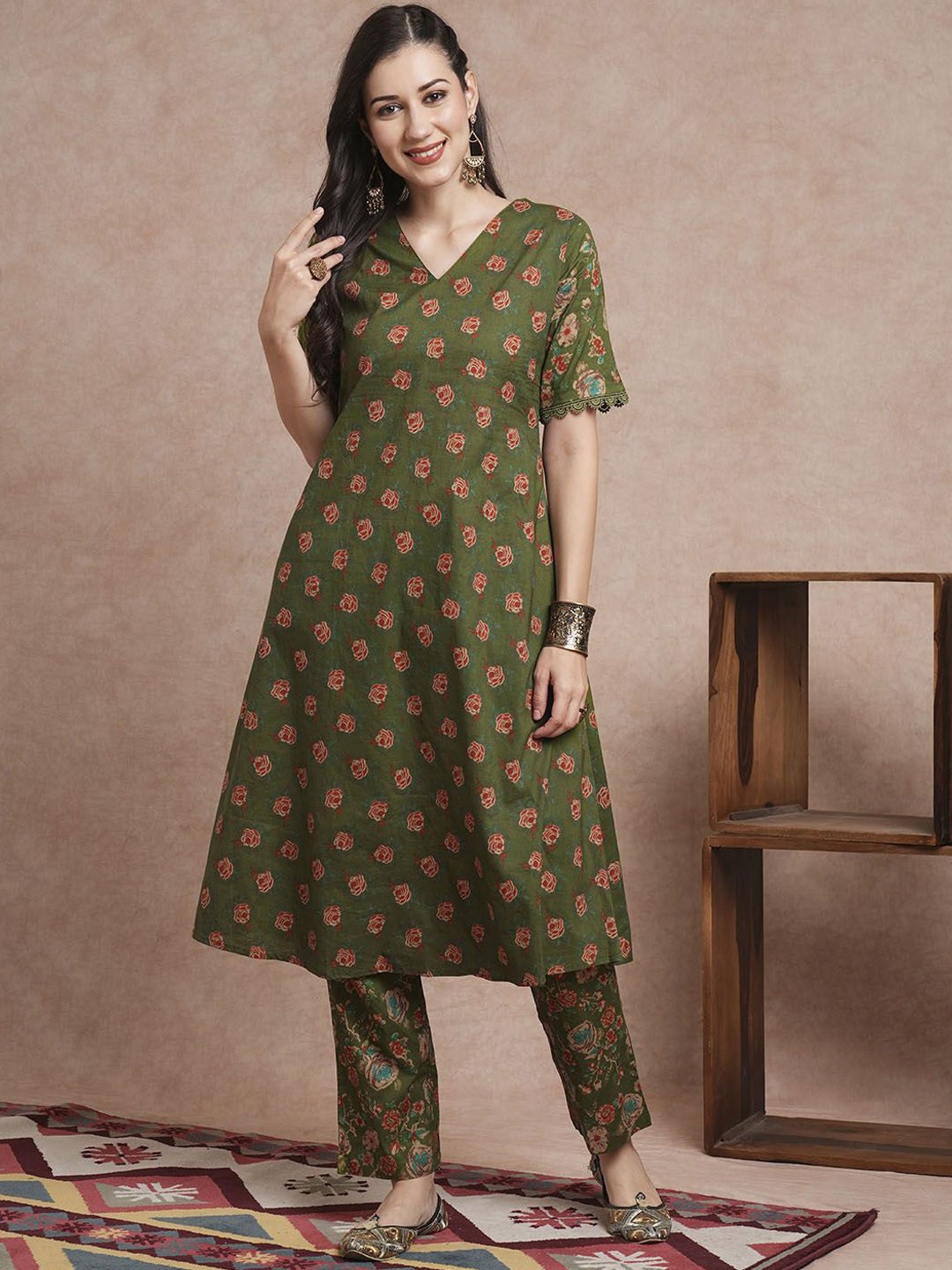 

FASHOR Green Floral Printed V-Neck Pure Cotton A-Line Kurta with Trouser