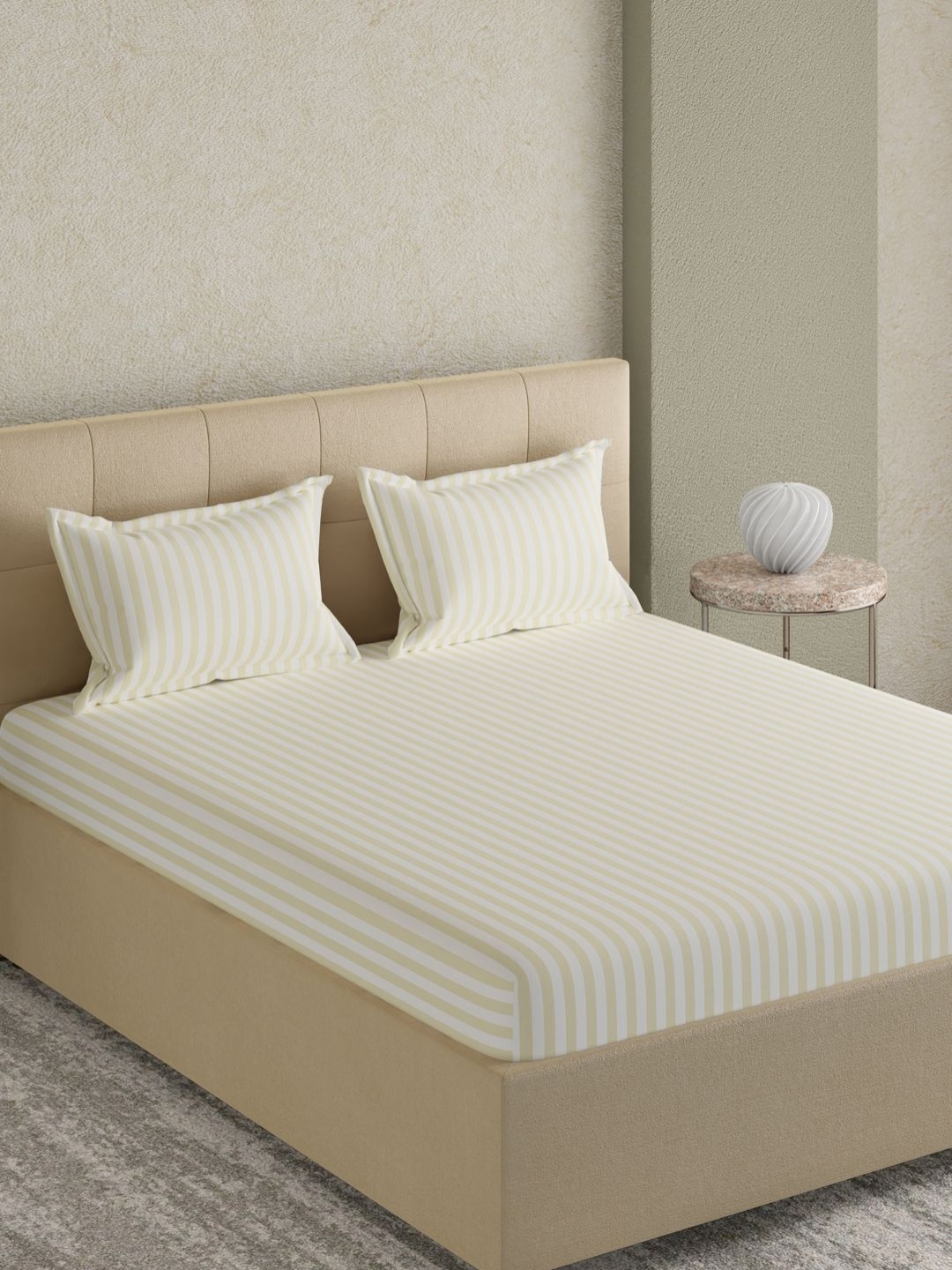 

GM Off White & Beige Striped Jacquard Cotton 300 TC King Bedsheet with 2 Pillow Covers
