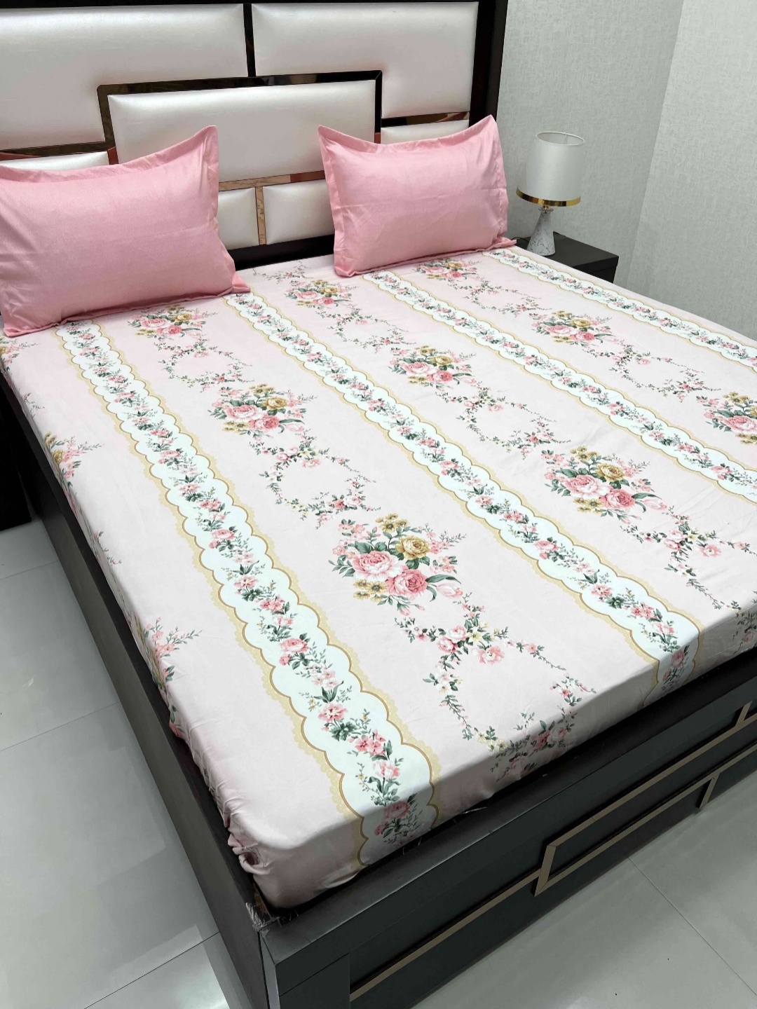 

Pure Decor leisure fur Pink Floral Microfiber 210 TC King Bedsheet with 2 Pillow Covers