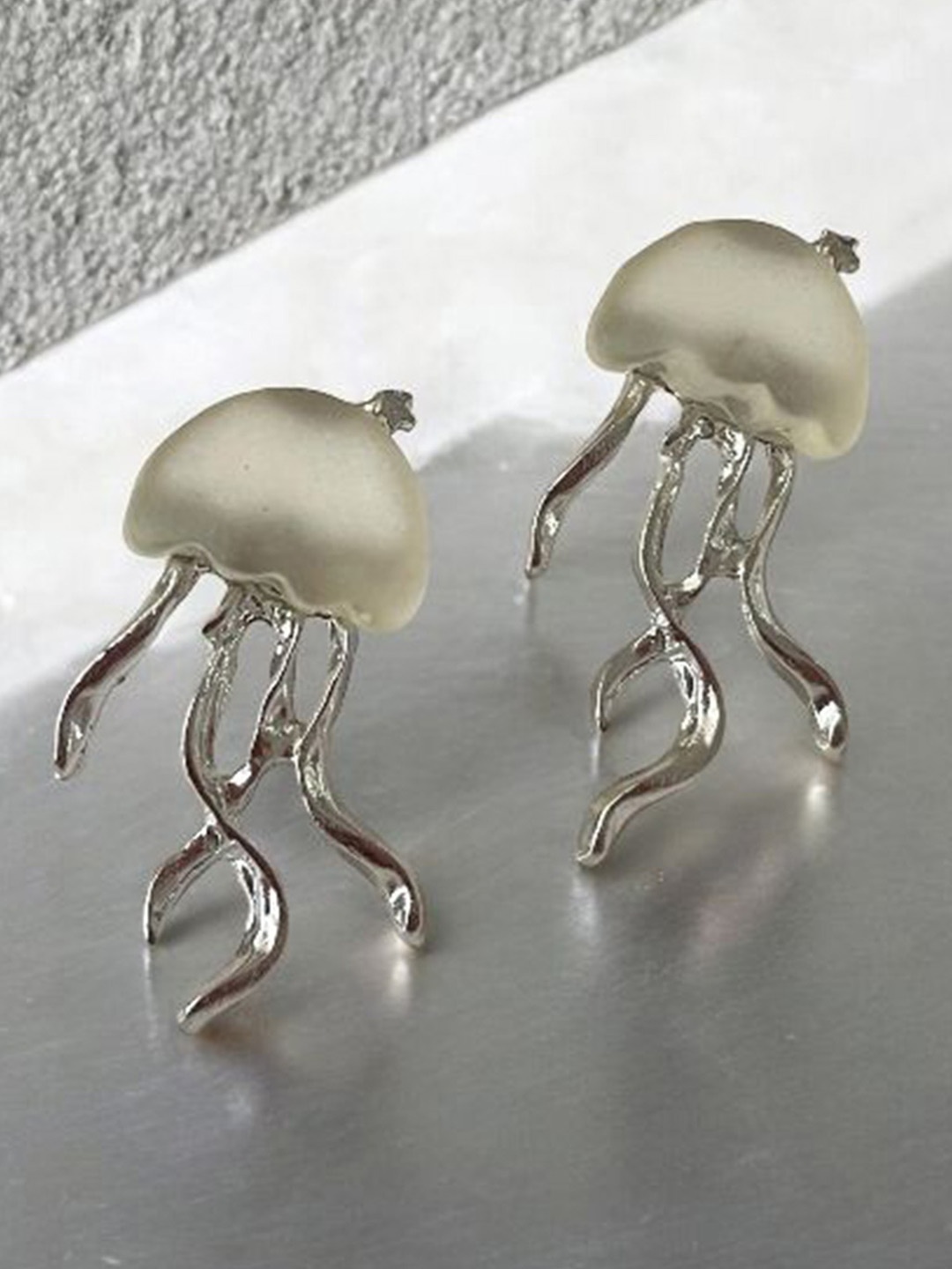 

ISHKAARA Silver-Plated Stylish Jellyfish Studs