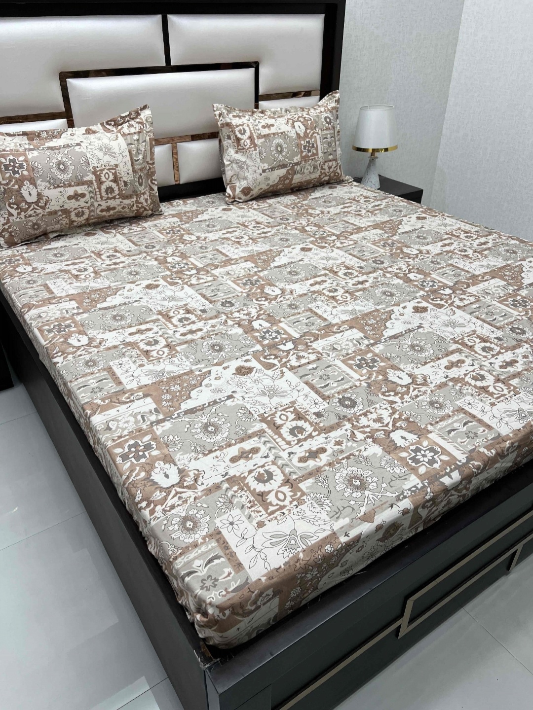 

Pure Decor Royal Velar Brown & White Printed 400 TC Pure Cotton Super King Bedsheet Set