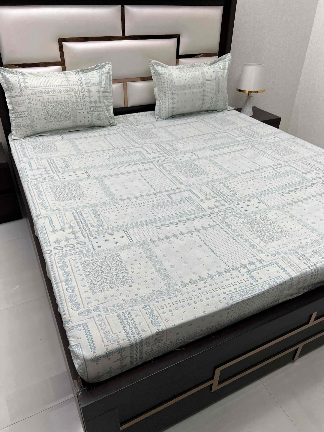 

Pure Decor Ruby Blue Ethnic Motifs 250 TC Fitted Cotton King Bedsheet with 2 Pillow Covers