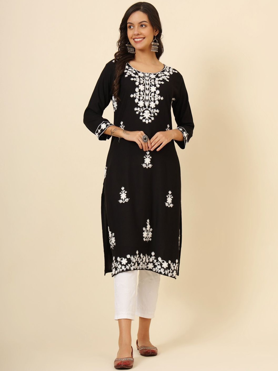 

Ekasya Floral Embroidered Straight Kurta, Black