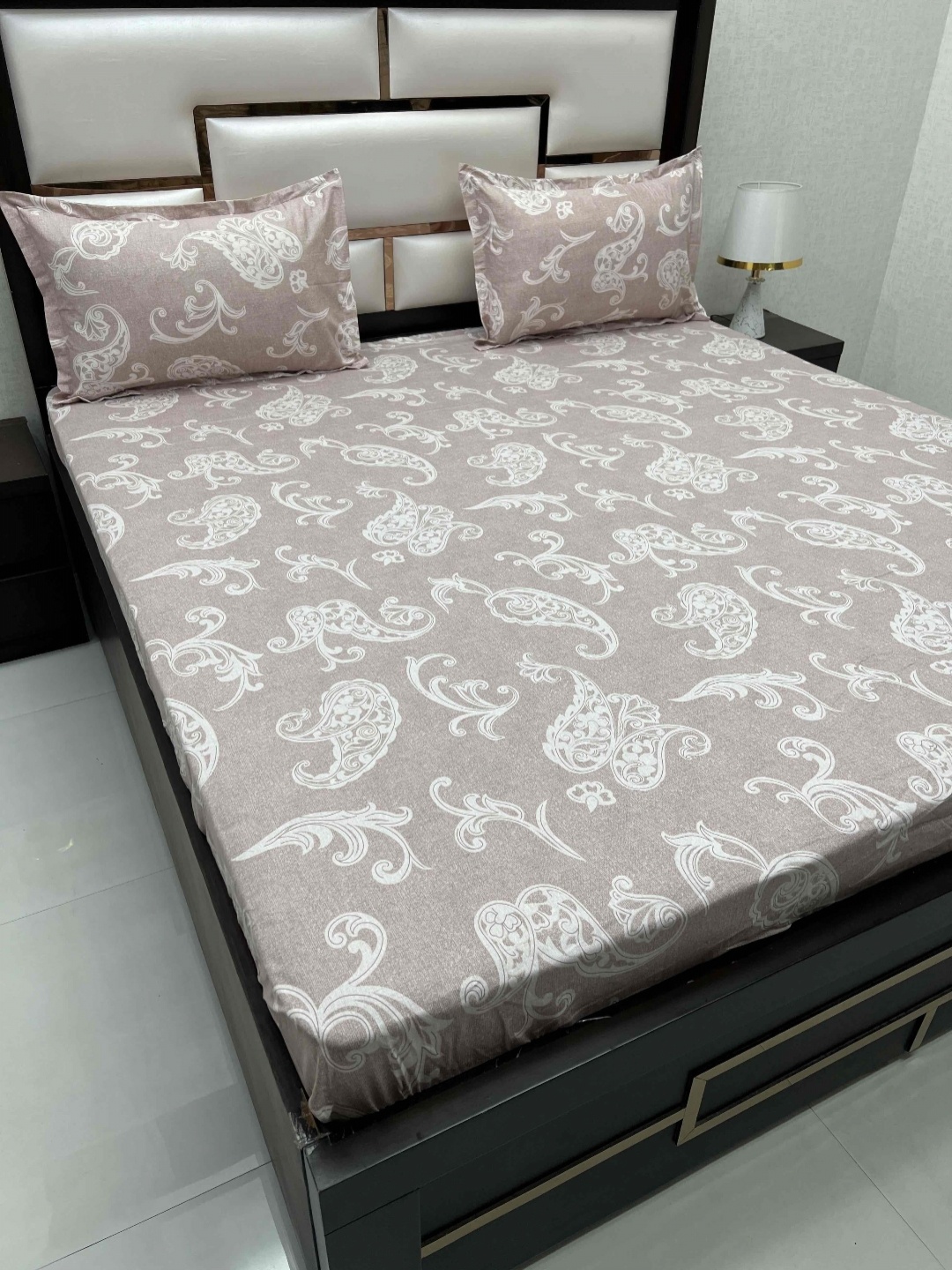 

Pure Decor Brown & White Ethnic Motifs Cotton 330 TC King Bedsheet with 2 Pillow Covers