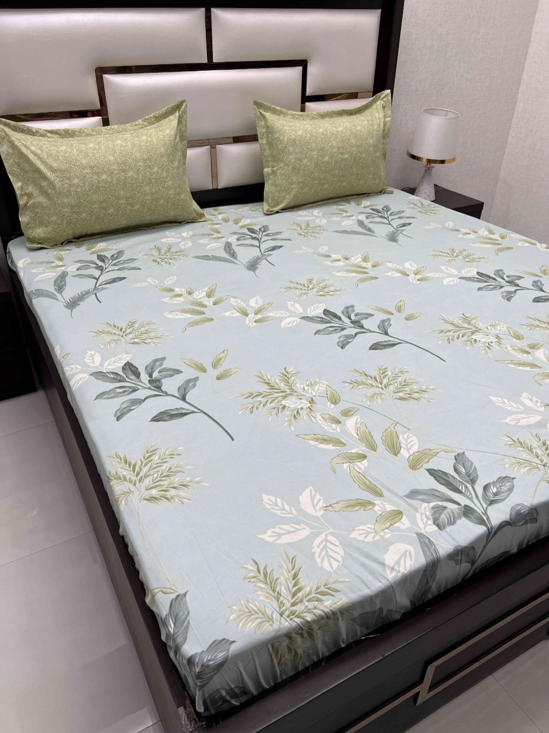 

Pure Decor Leisure Fur Green & White Printed 220 TC Microfiber Super King Bedsheet Set