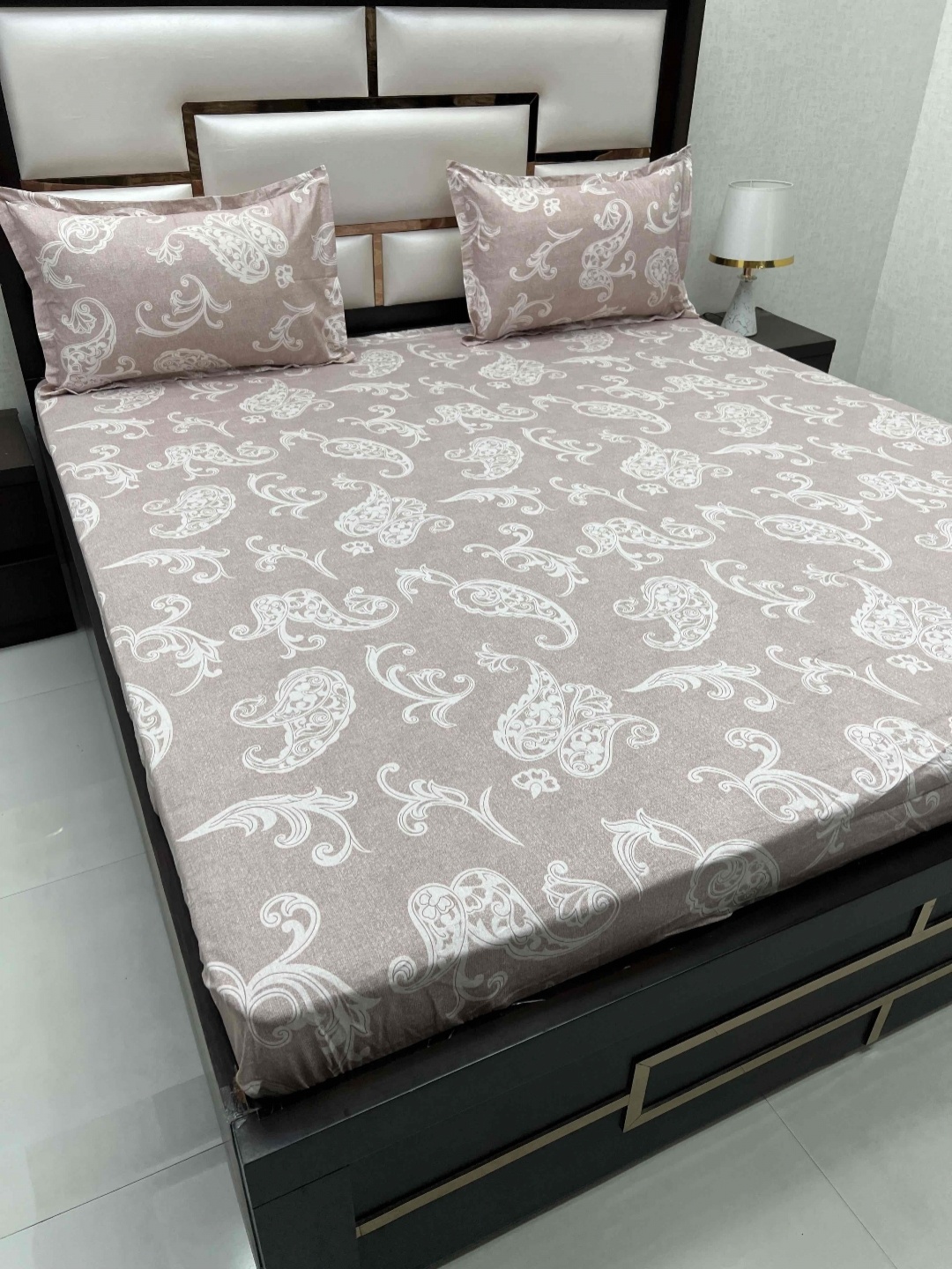 

Pure Decor royal velar Brown & White Pure Cotton 240TC King Bedsheet with 2 Pillow Covers