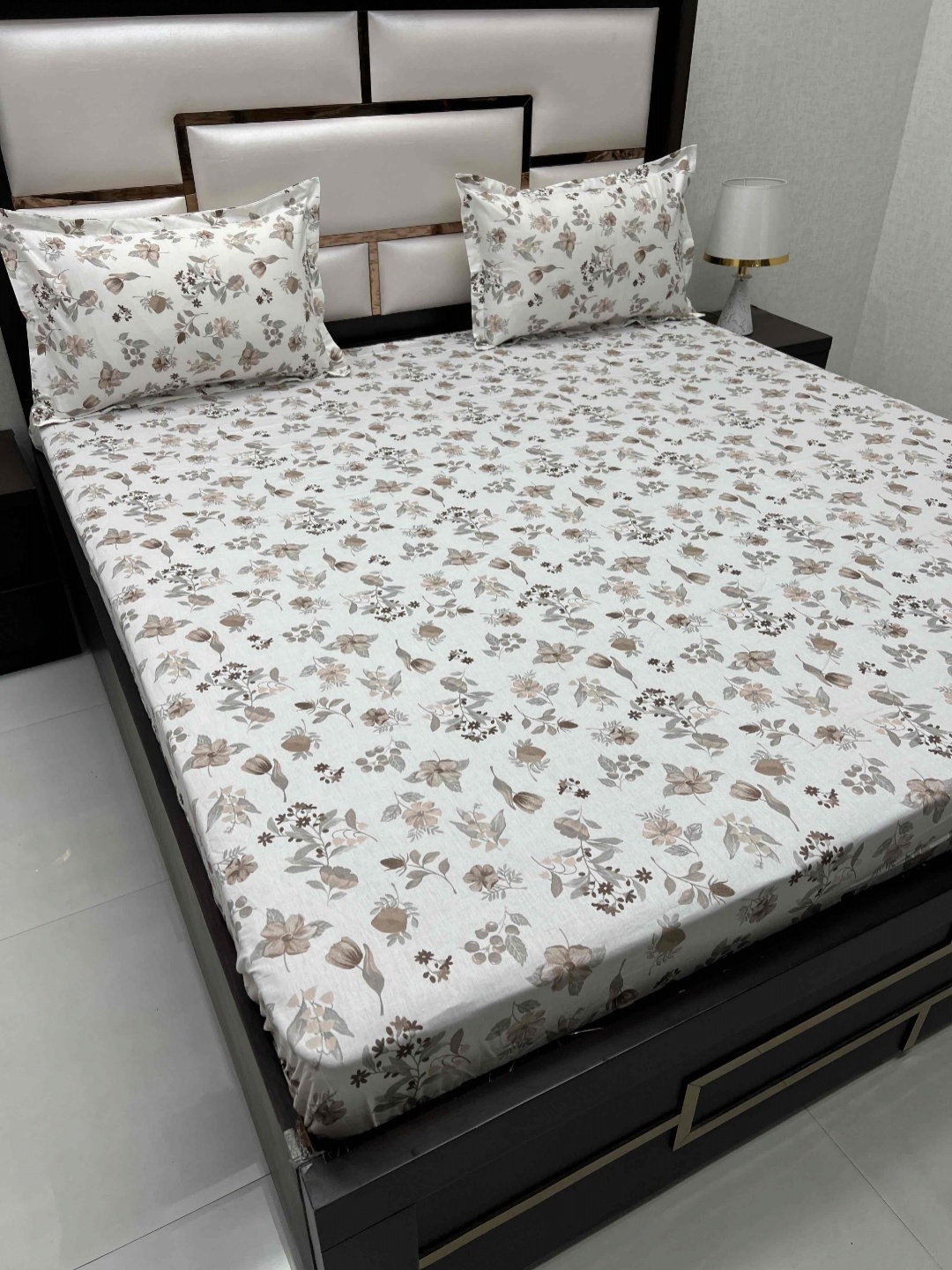 

Pure Decor Royal Velar White Floral 250 TC Cotton King Bedsheet With 2 Pillow Covers