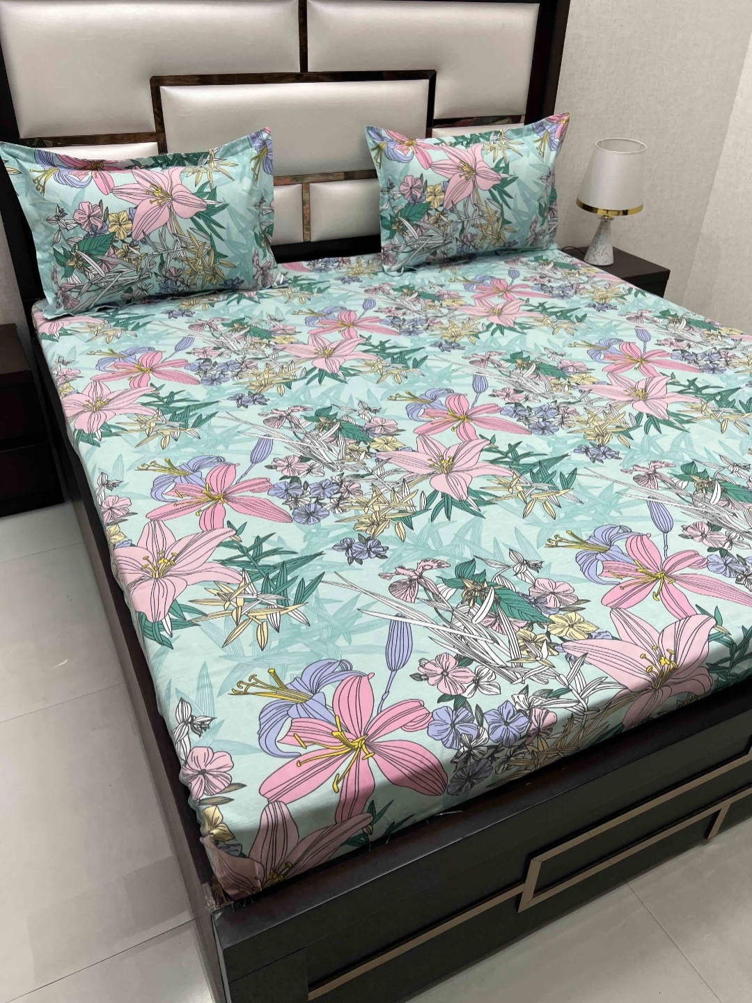 

Pure Decor Amulya Green Floral 220 TC Microfiber Queen Bedsheet with 2 Pillow Covers