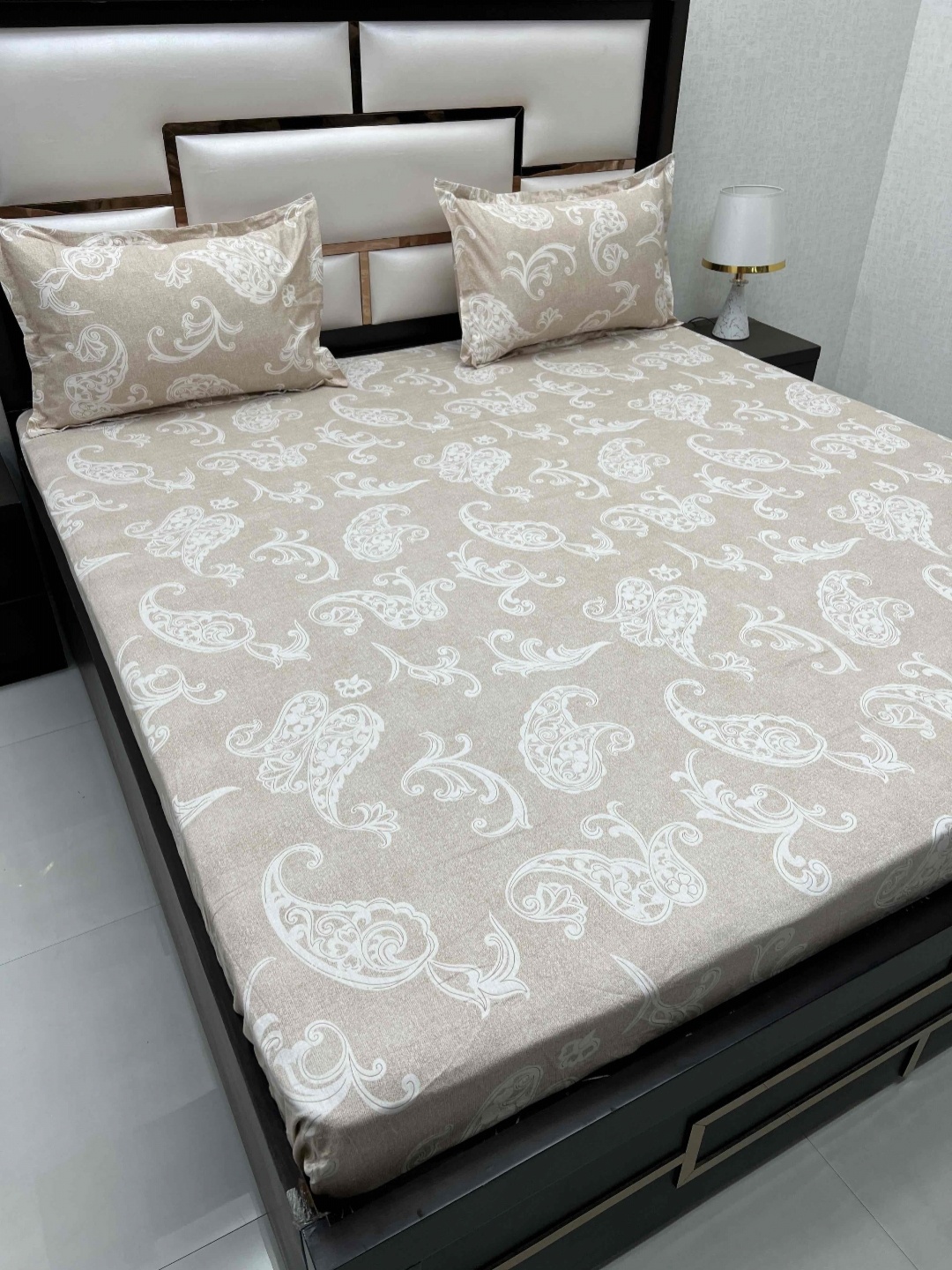 

Pure Decor Sapphire Brown & White Cotton Fitted 260 TC King Bedsheet with 2 Pillow Covers